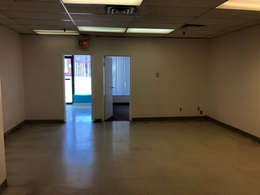 Mississauga, ON L5C 4E6,1140 Burnhamthorpe RD W #131