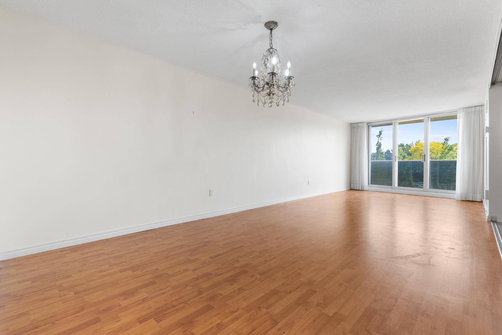 Toronto W08, ON M9C 4W1,812 Burnhamthorpe RD #306