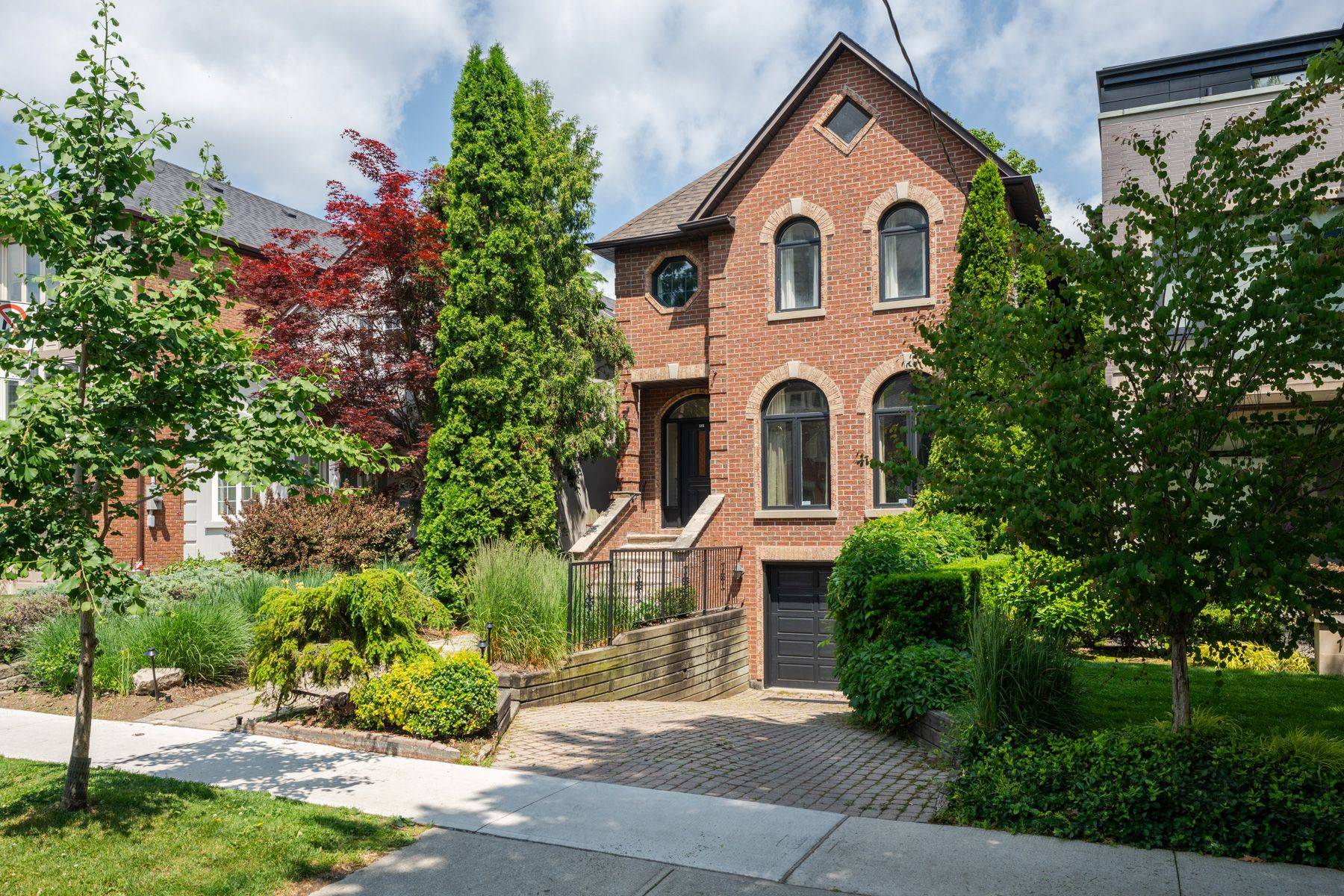 Toronto C10, ON M4P 2A7,112 Sherwood AVE