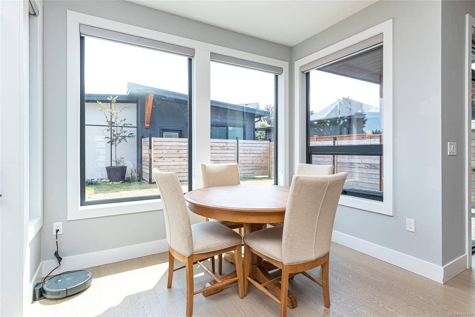 Saanich, BC V8N 4M8,1647 Kenmore Rd