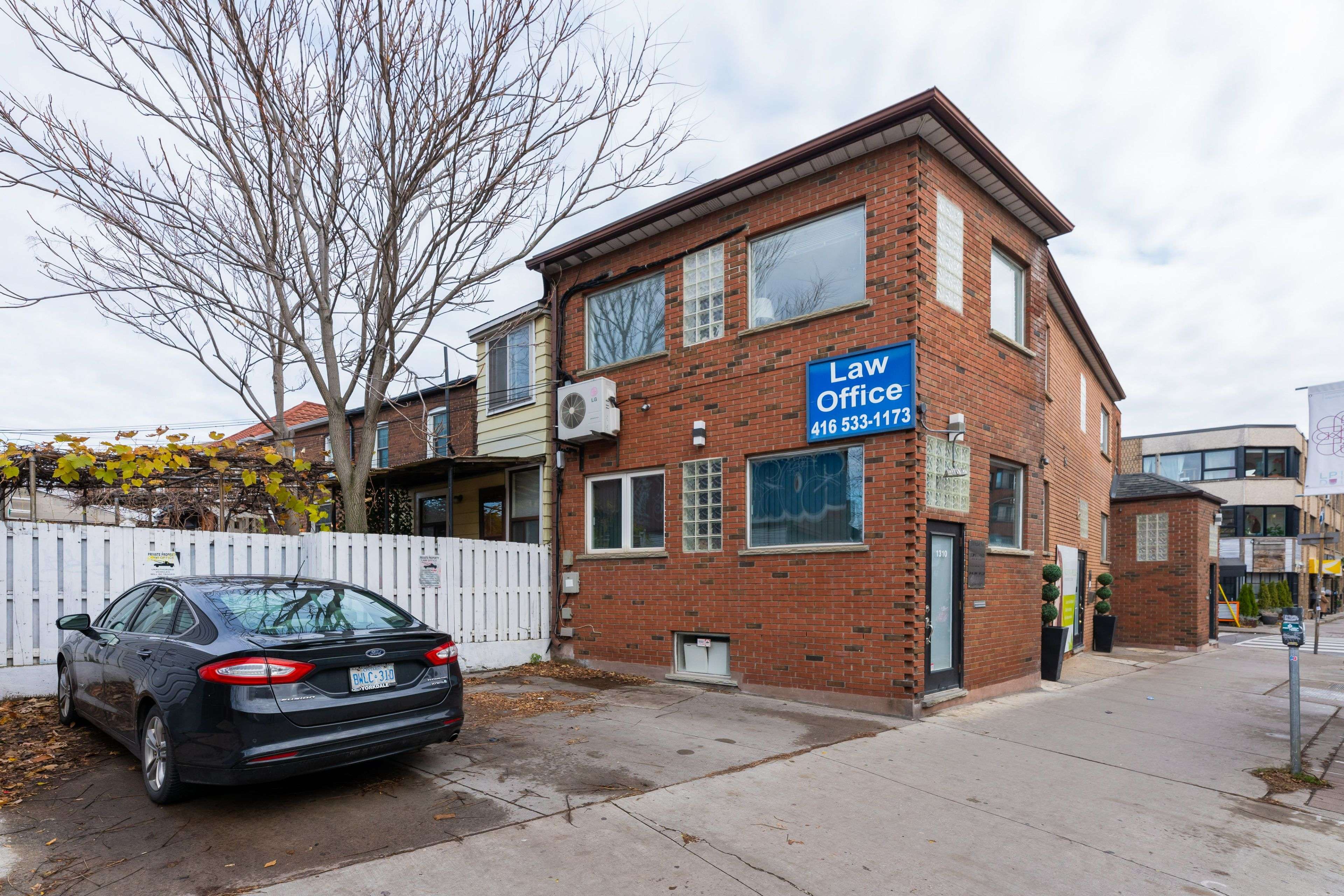 Toronto C01, ON M6J 1Y1,1310 Dundas ST W #Main Floor
