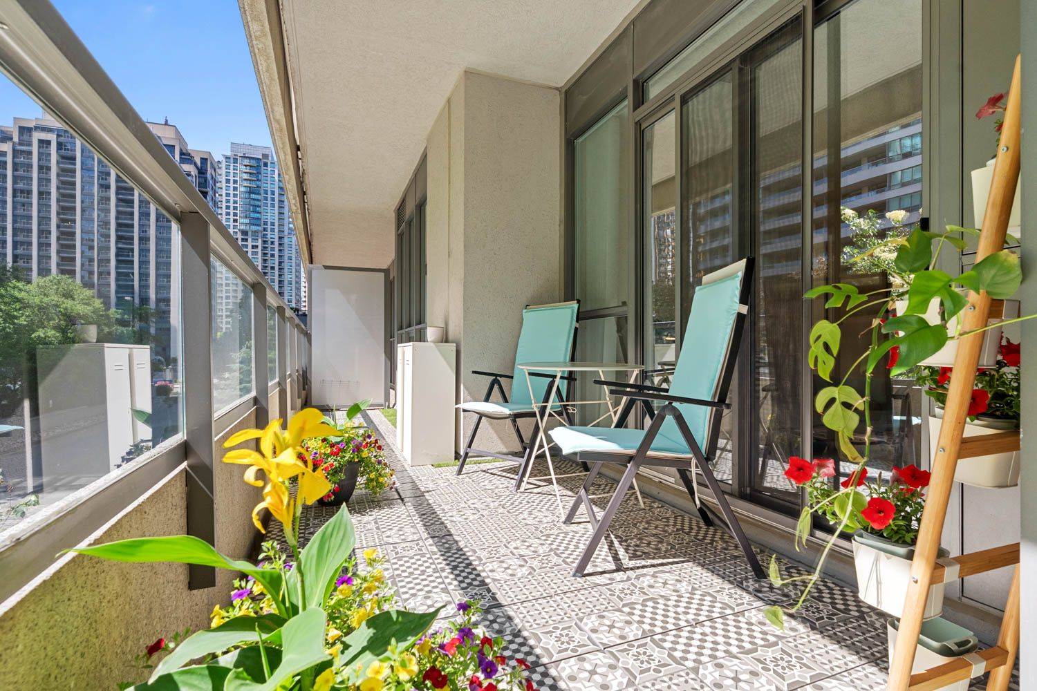 Toronto C14, ON M2N 0A9,35 Hollywood AVE #211