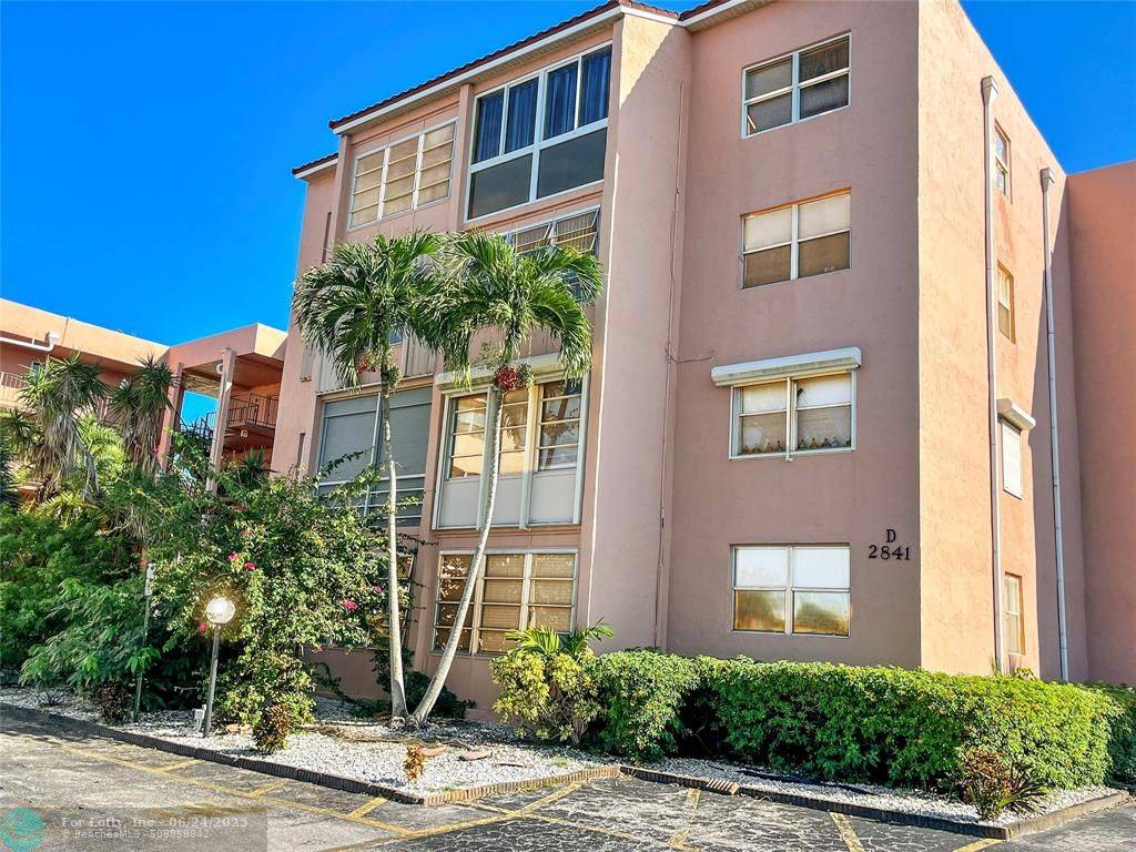 Lauderdale Lakes, FL 33311,2841 Somerset Dr  #400