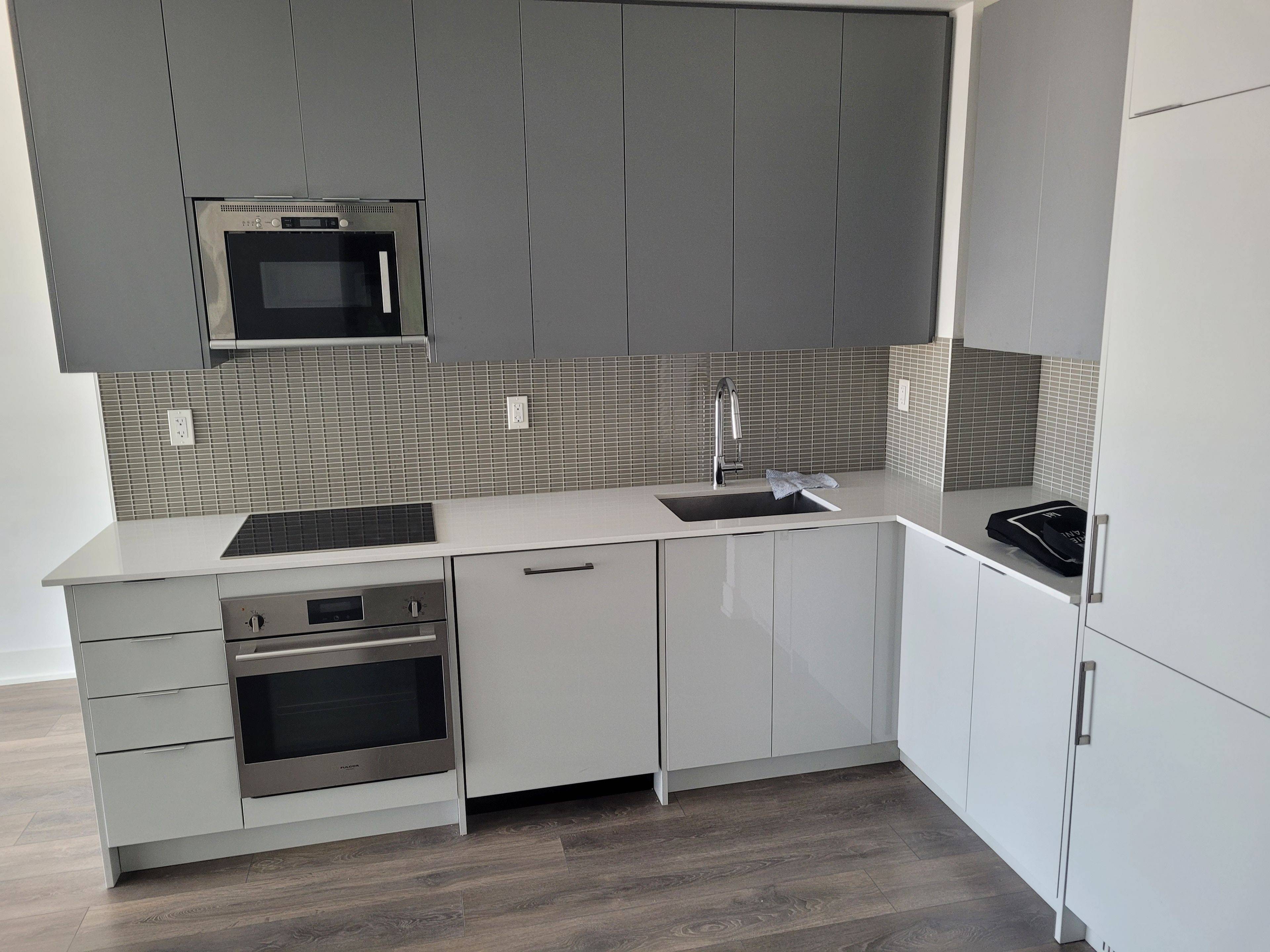 Vaughan, ON L4K 0K5,2908 Hwy7 RD #701