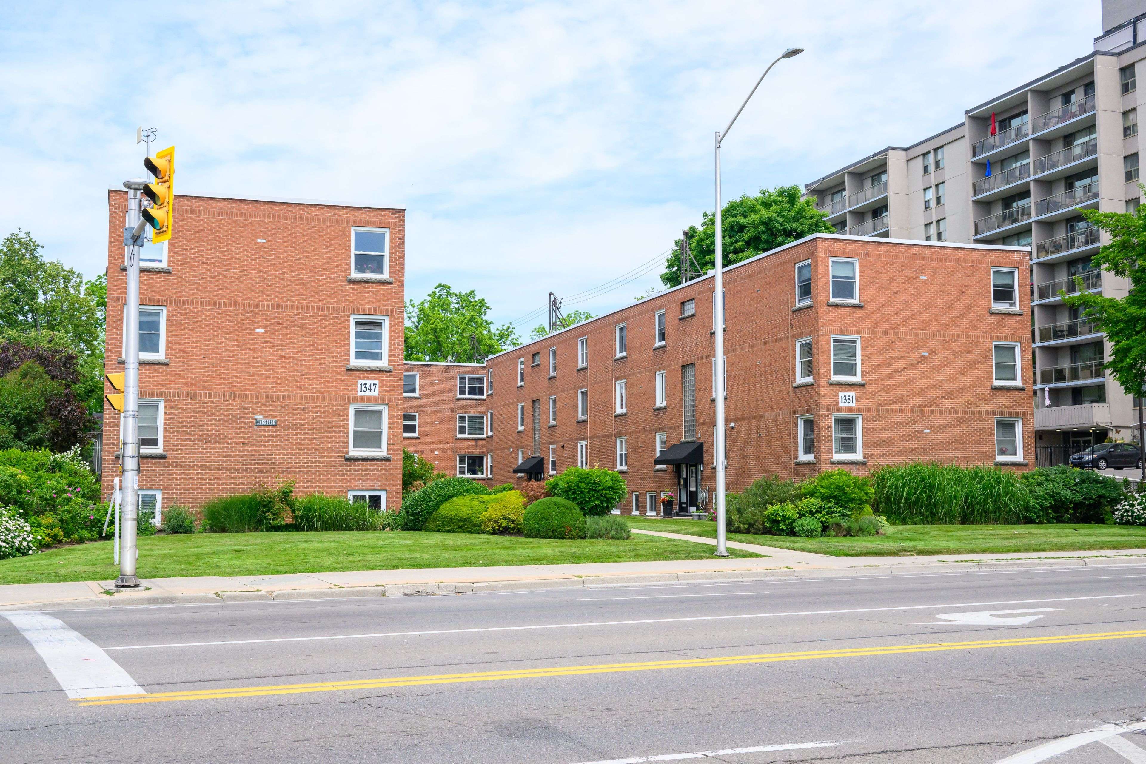 Burlington, ON L7S 1B1,1349 Lakeshore RD #22