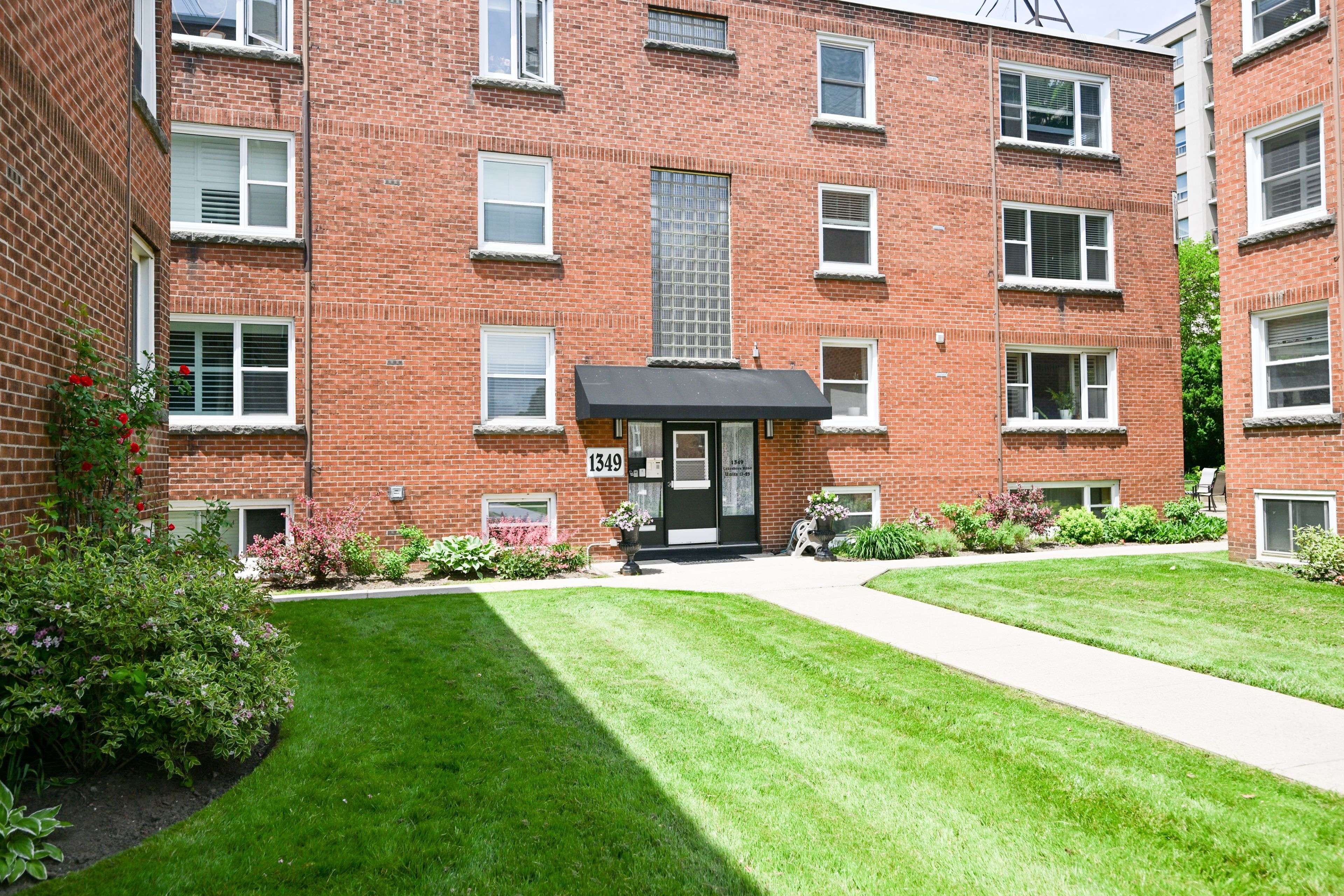 Burlington, ON L7S 1B1,1349 Lakeshore RD #22