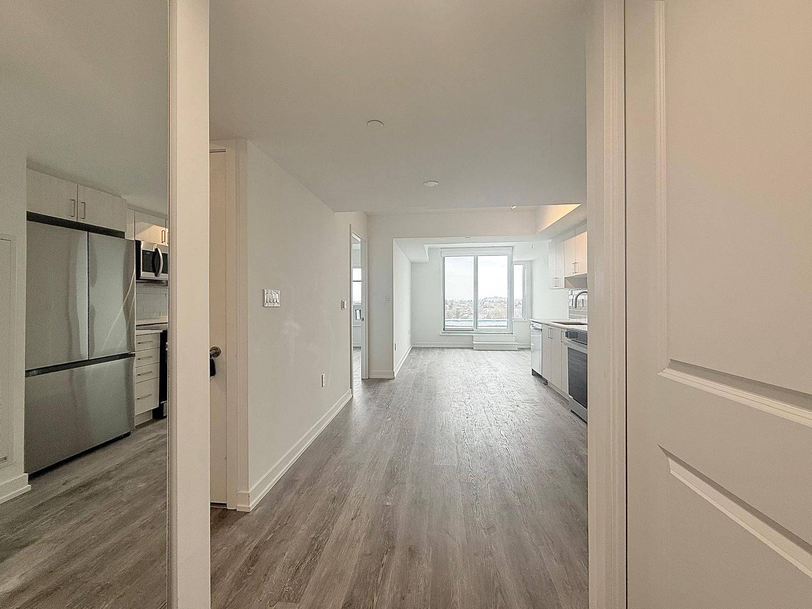Toronto W04, ON M6B 0B1,556 Marlee AVE #802