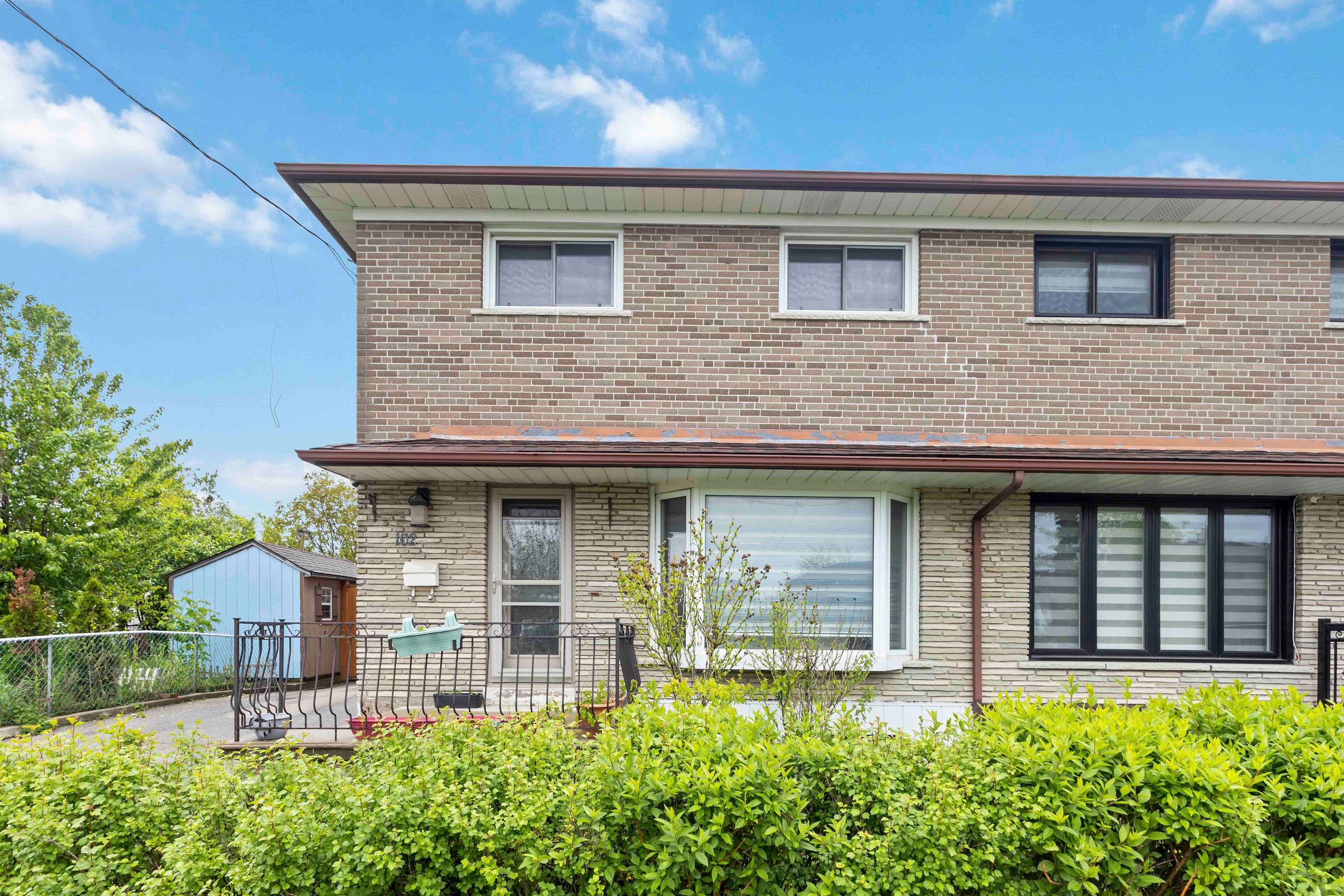 Toronto W05, ON M9L 2G1,102 Elnathan CRES