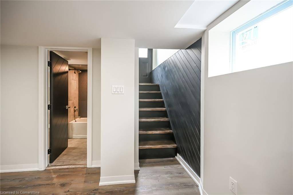 Hamilton, ON L8H 3C3,43 Mahony AVE #2