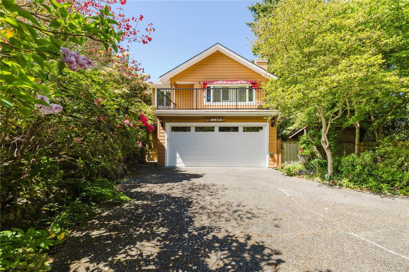 Central Saanich, BC V8M 1B2,6912 Bayside Pl