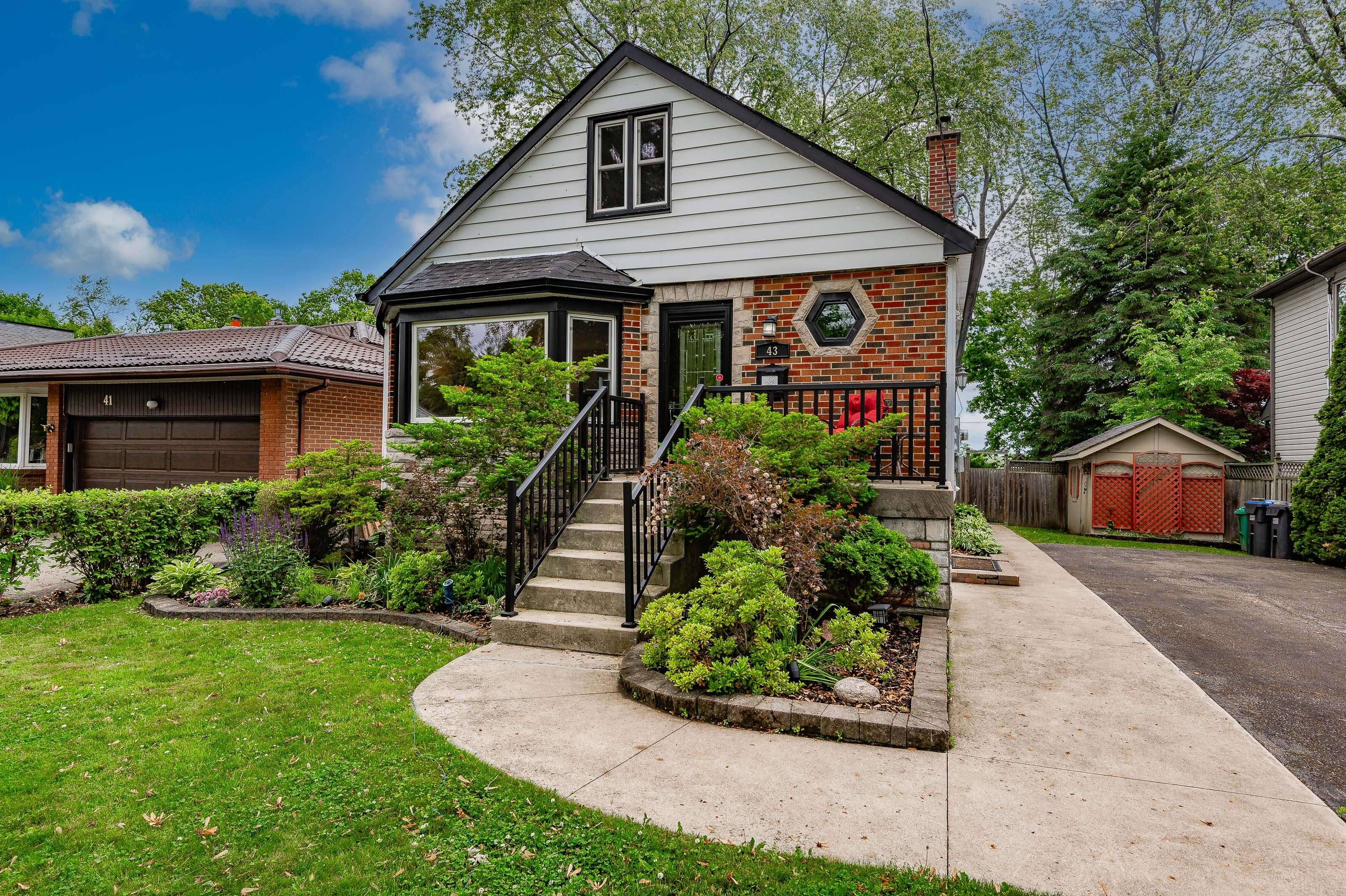 Mississauga, ON L5H 2P5,43 Pine AVE S