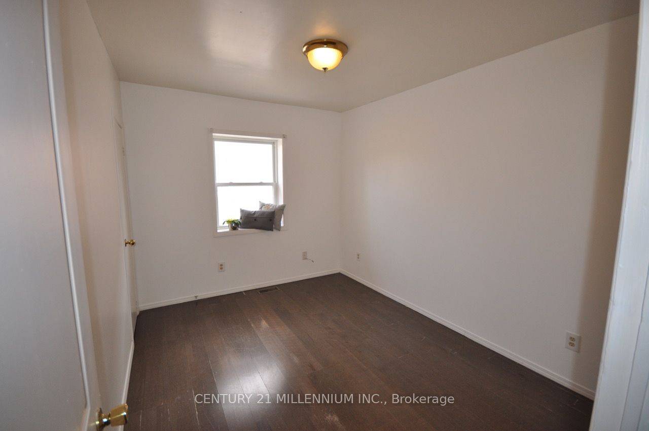Brampton, ON L6Y 1H1,30 Corby CRES #Upper Level
