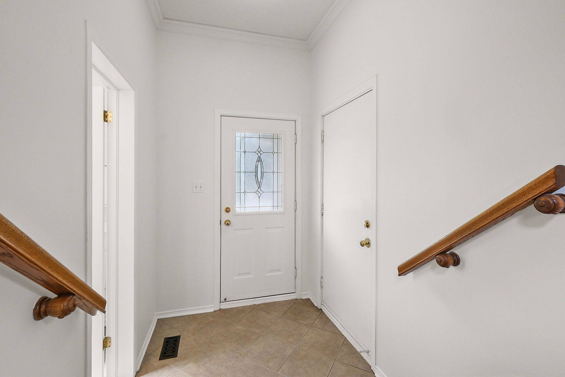Kanata, ON K2M 2R7,77 Flowertree CRES