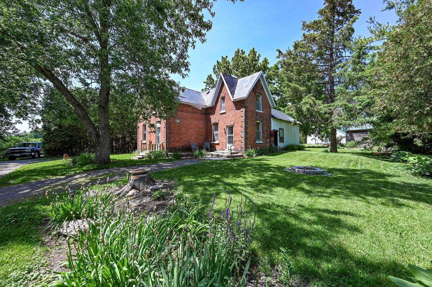 Merrickville-wolford, ON K0G 1N0,217 William ST