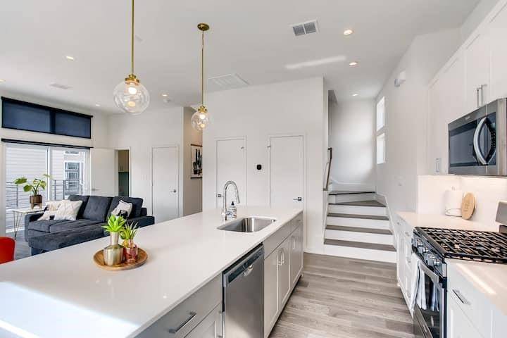 Dallas, TX 75204,2528 N Fitzhugh Avenue #101