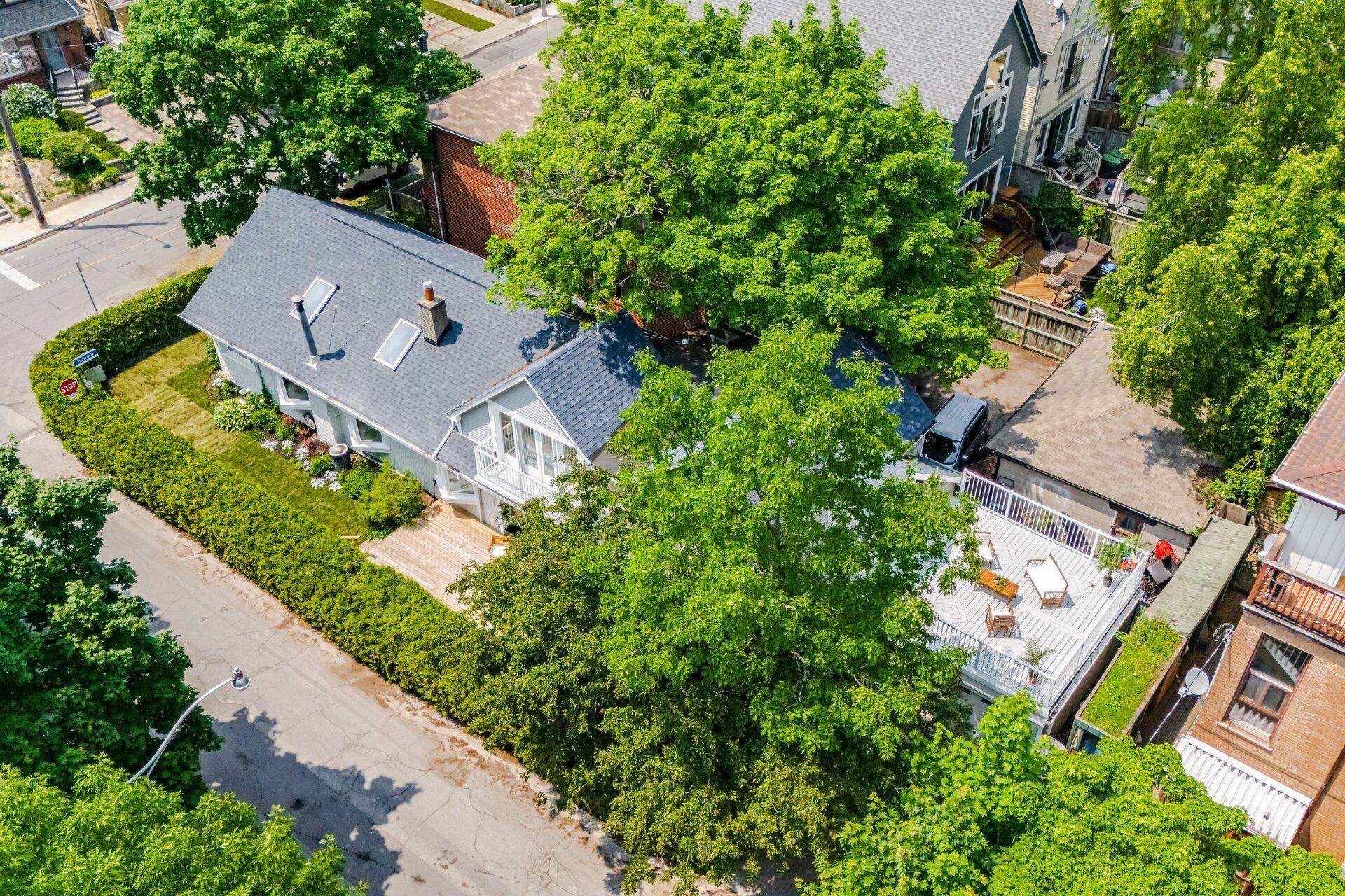 Toronto E02, ON M4E 2Z8,17 Maclean AVE