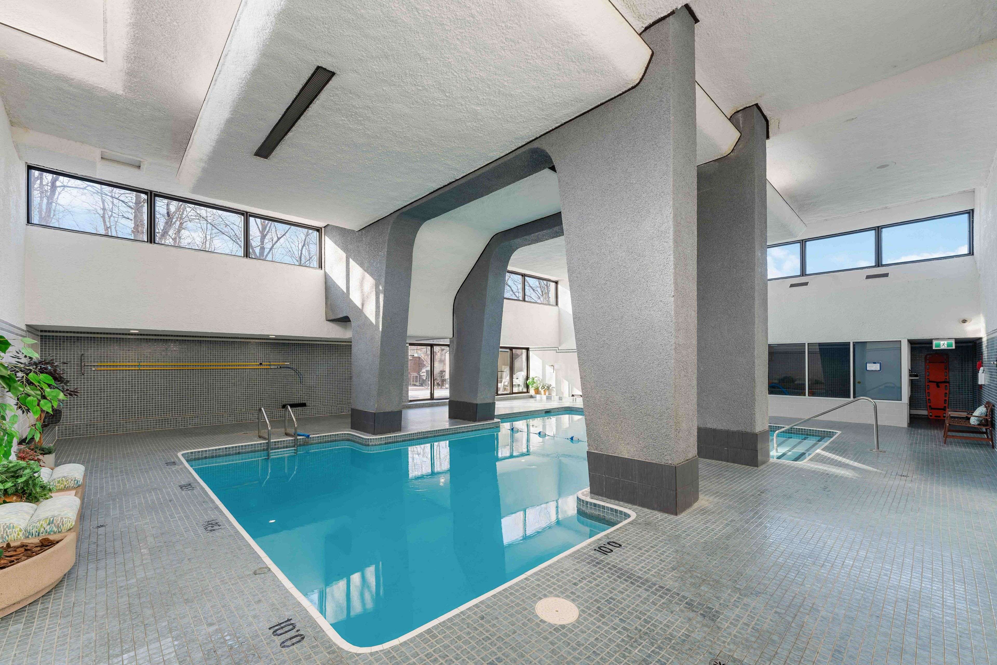 Britannia - Lincoln Heights And Area, ON K2B 8G5,415 Greenview AVE N #201