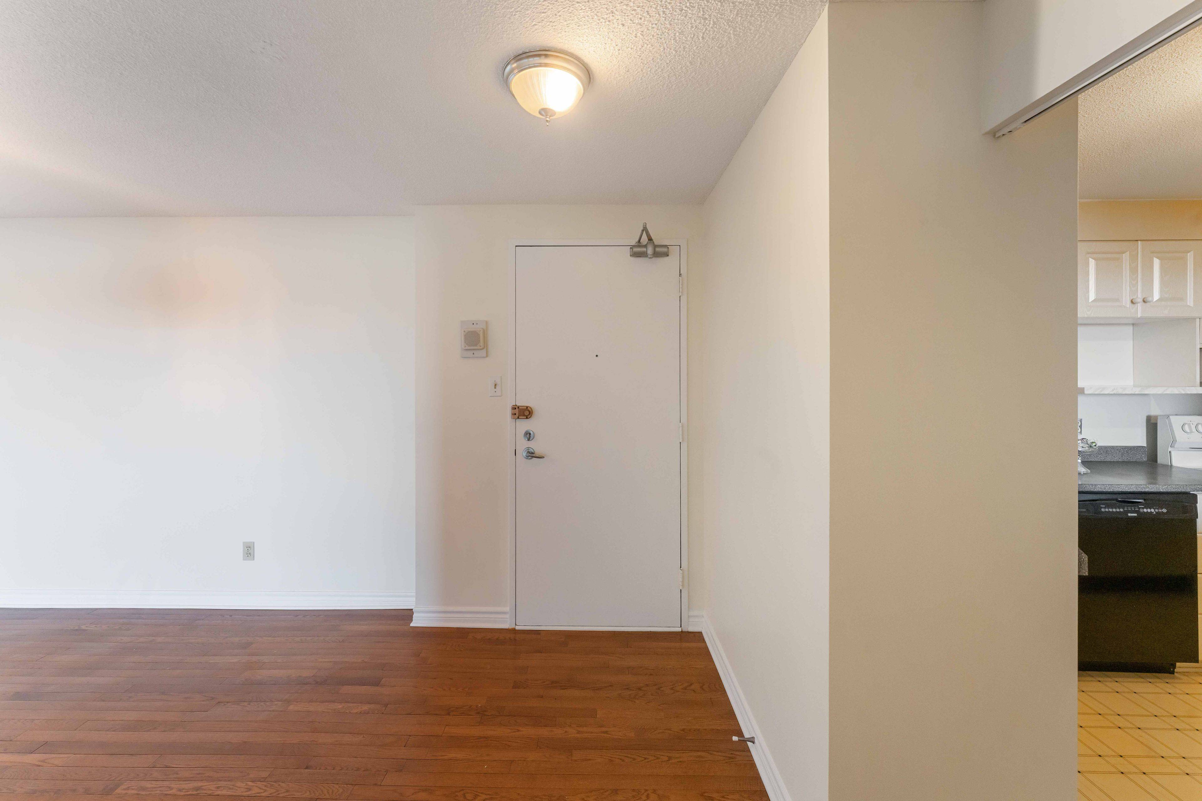 Britannia - Lincoln Heights And Area, ON K2B 8G5,415 Greenview AVE N #201