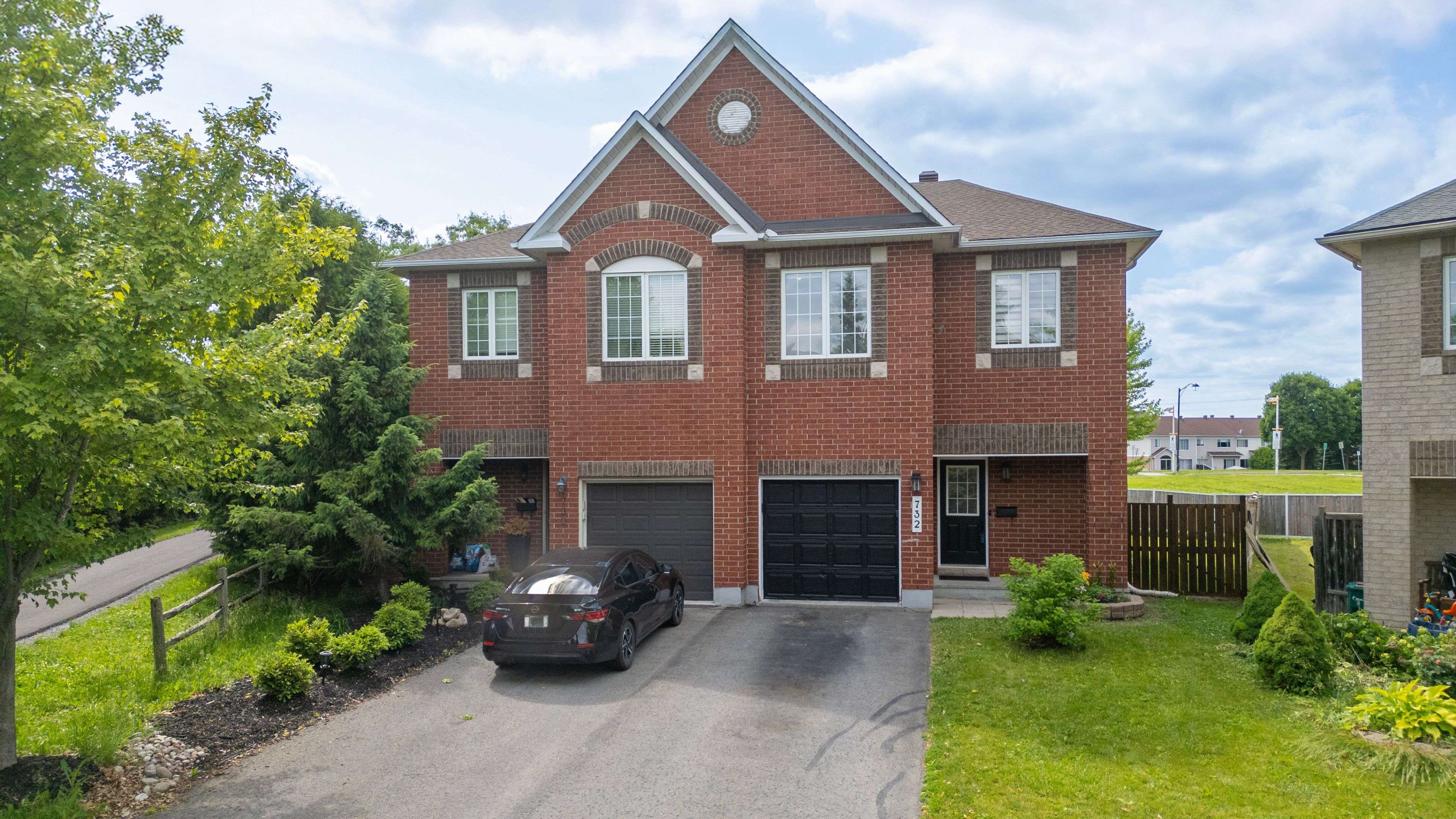 Orleans - Cumberland And Area, ON K4A 4V8,732 Carmella CRES