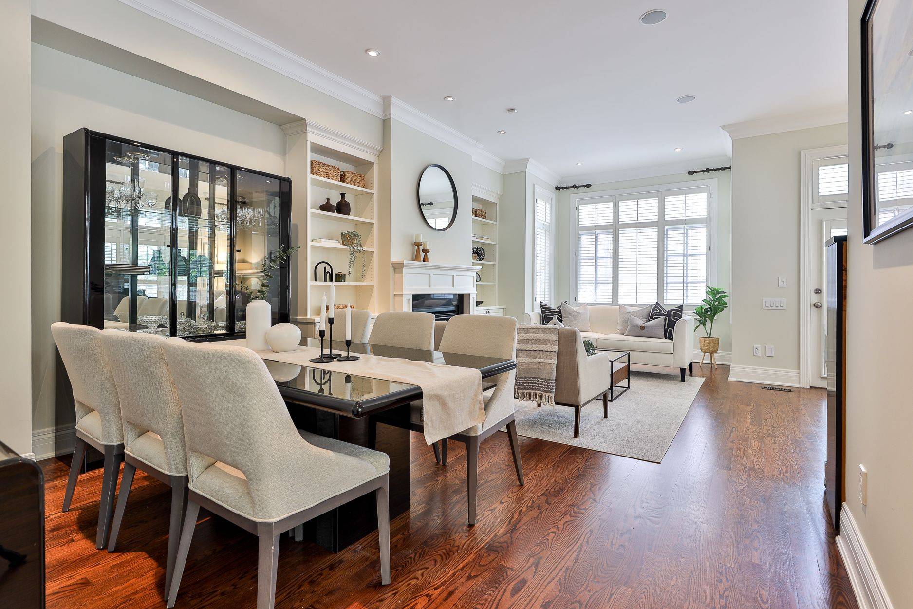 Toronto C02, ON M4V 1W4,109 Lonsdale RD