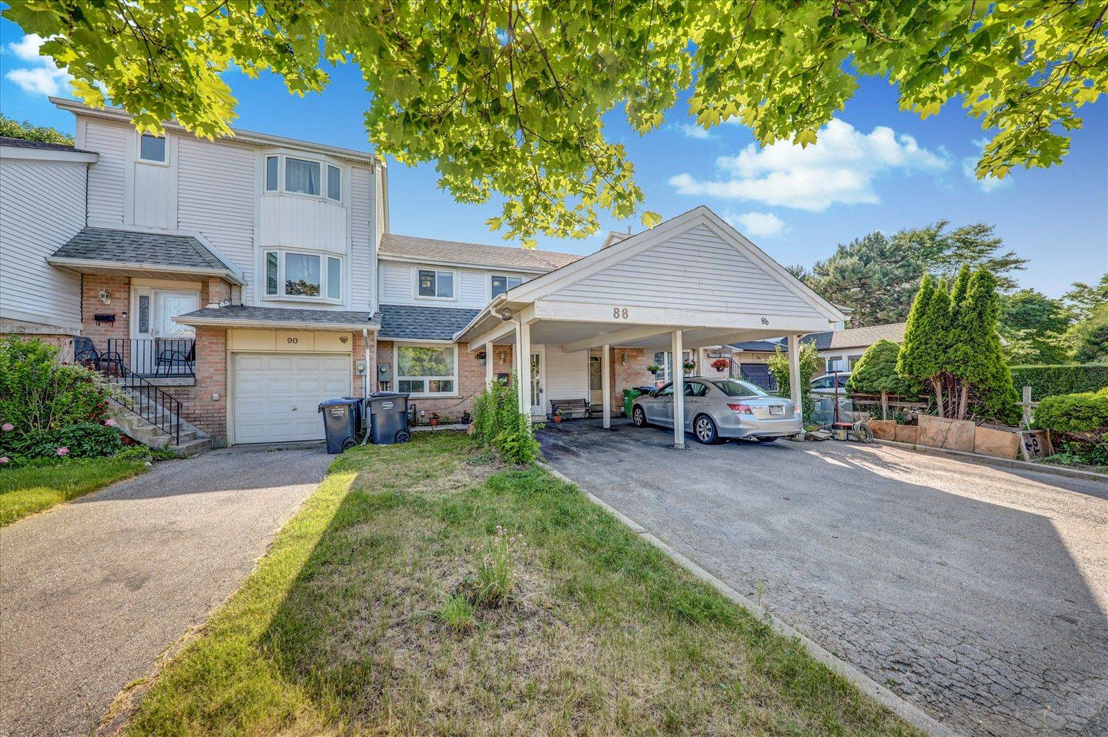 Brampton, ON L6Z 1J3,88 Courtleigh SQ