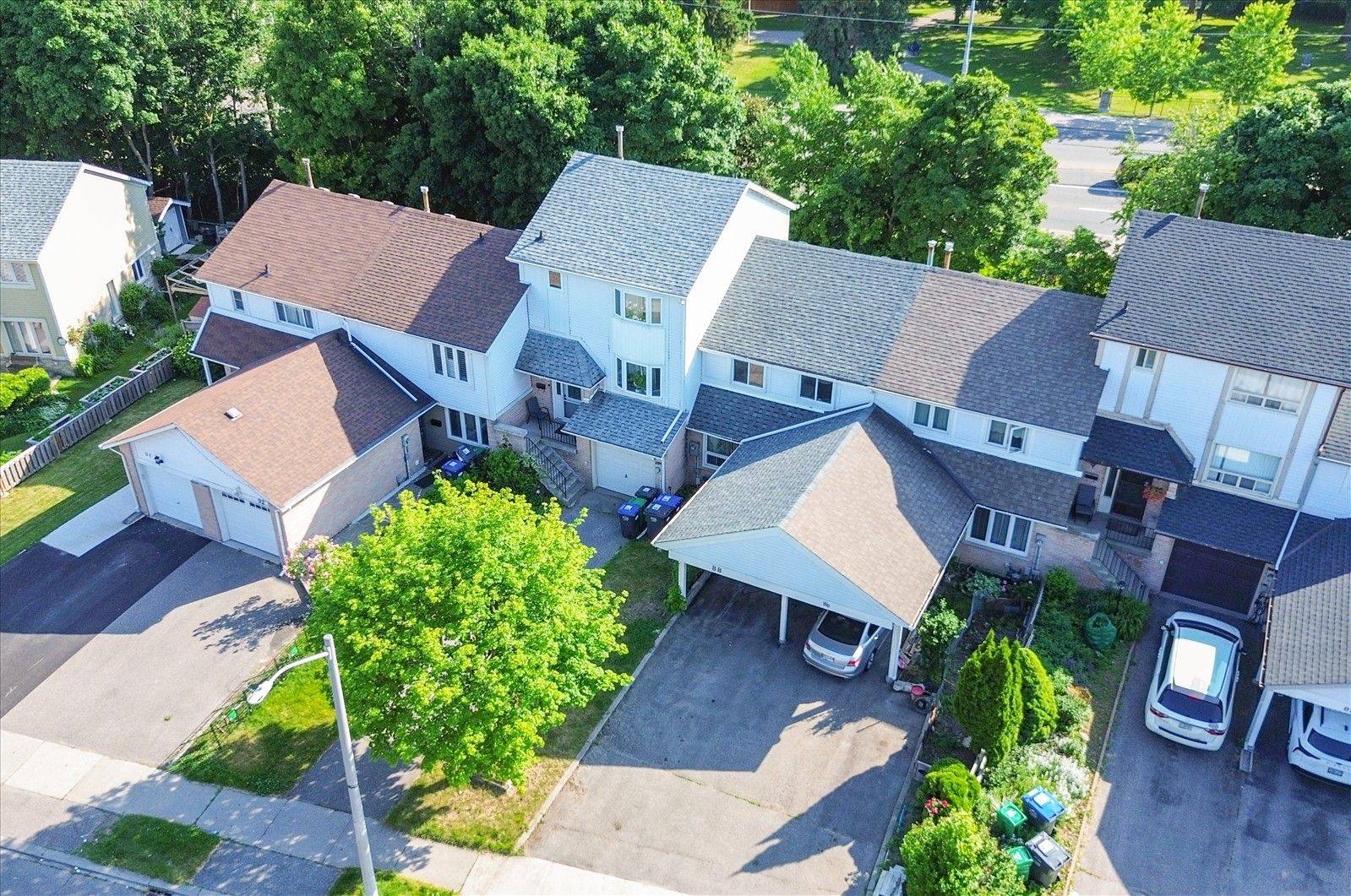 Brampton, ON L6Z 1J3,88 Courtleigh SQ
