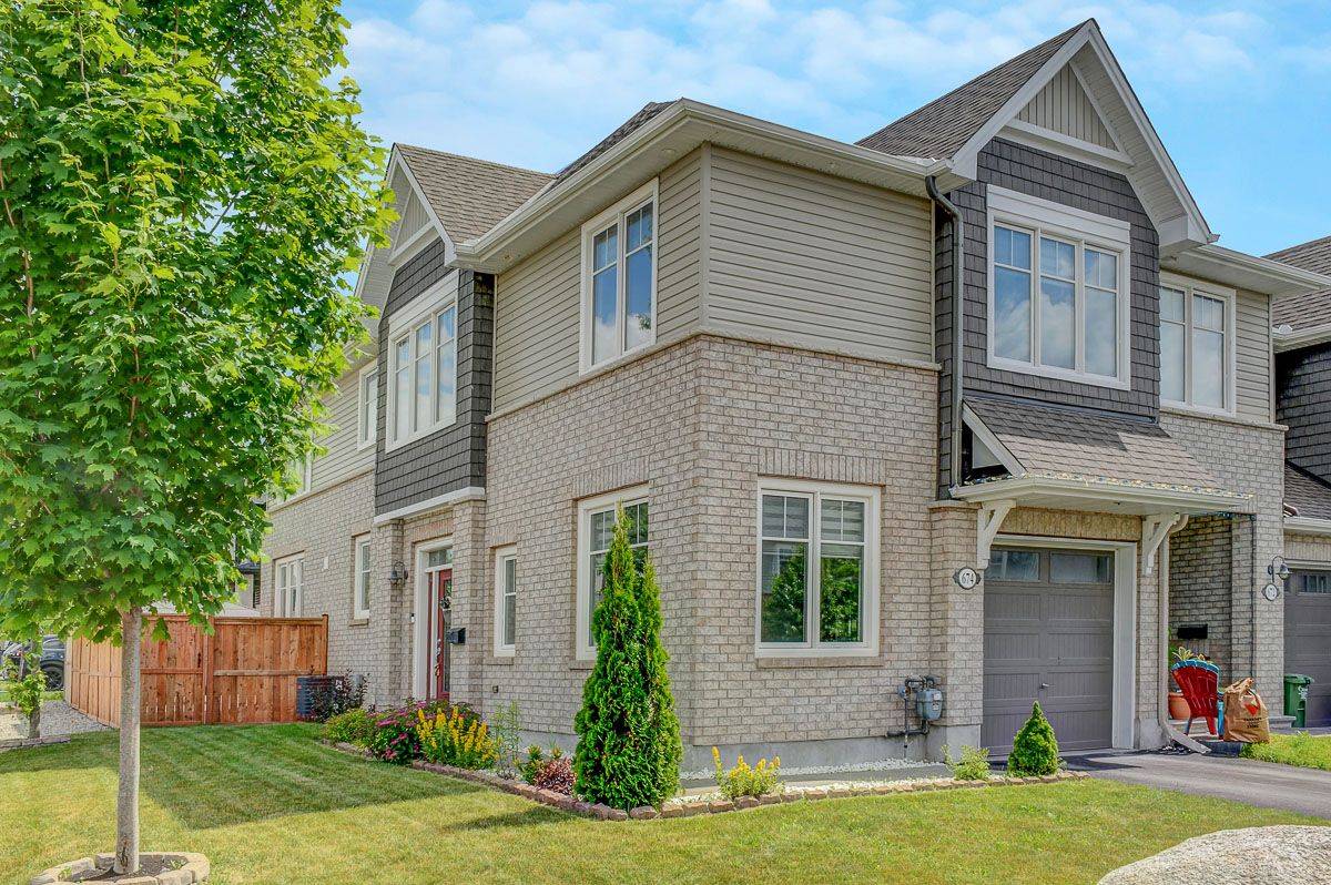Stittsville - Munster - Richmond, ON K2S 2N7,674 Putney CRES