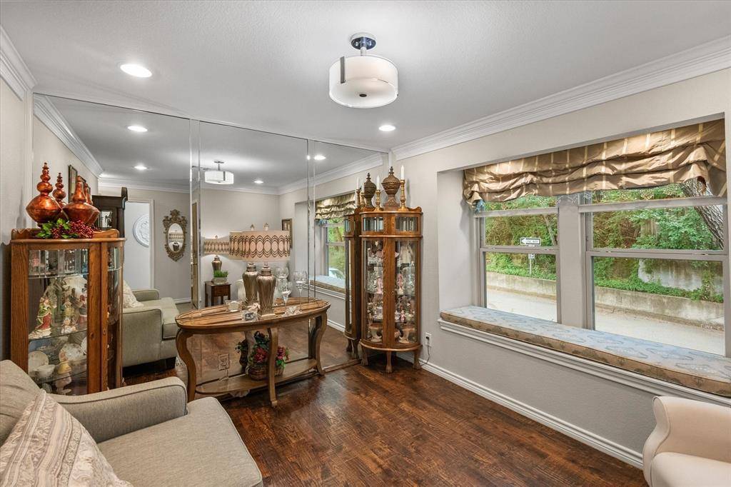 Bedford, TX 76022,924 Chateau Valee Circle
