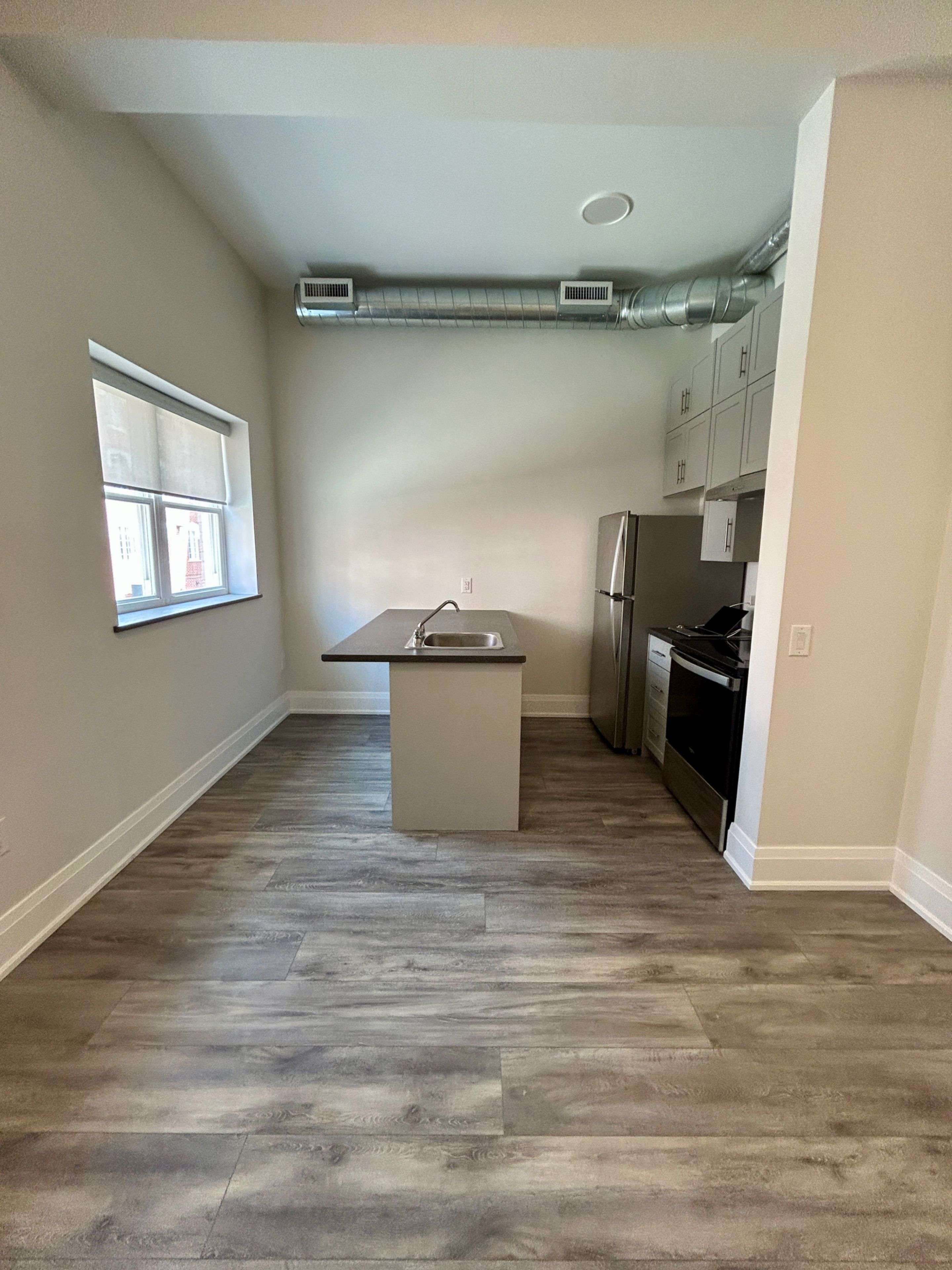 Brantford, ON N3T 3B2,11 Queen ST #202