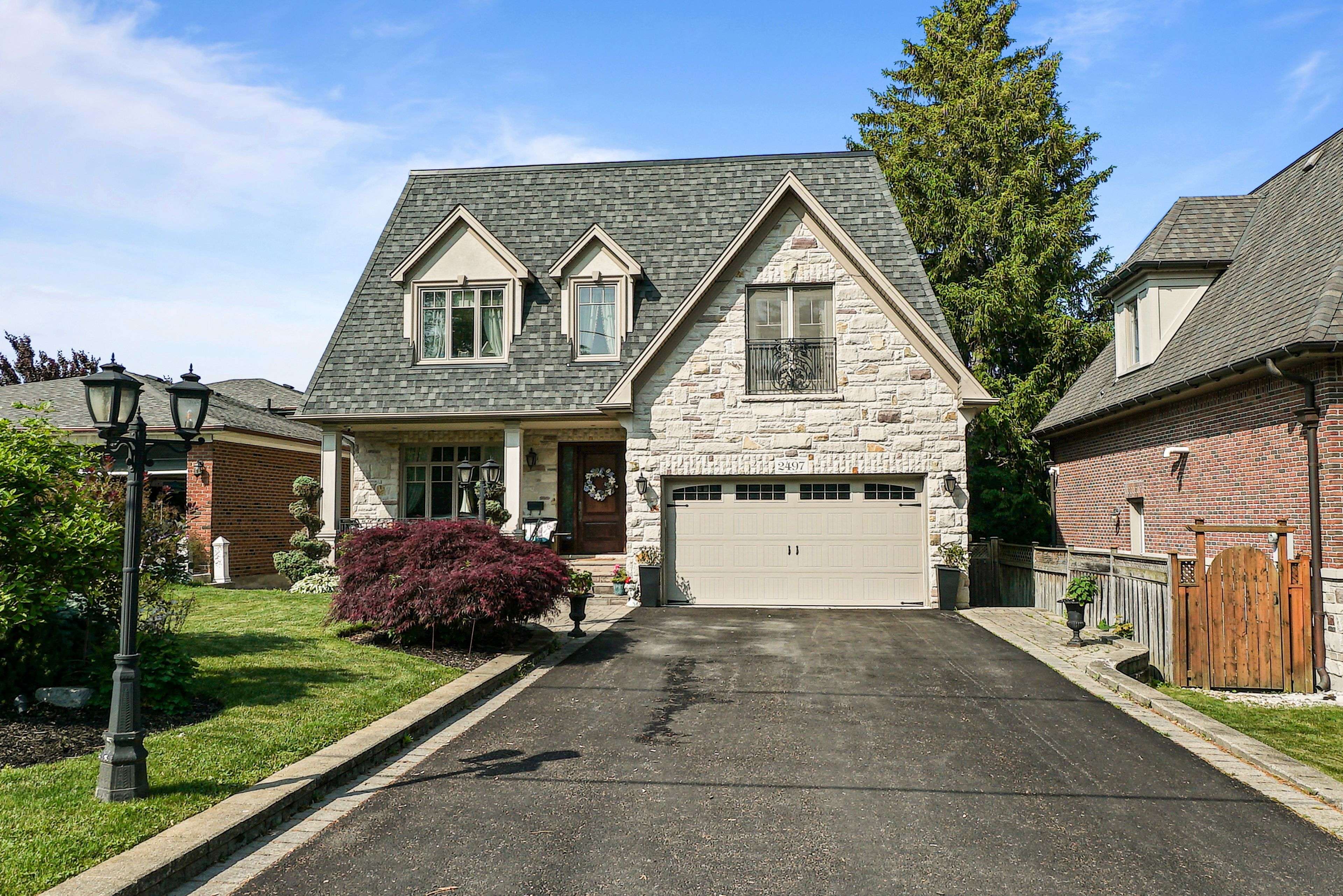 Mississauga, ON L5C 1Y9,2497 Sharon CRES