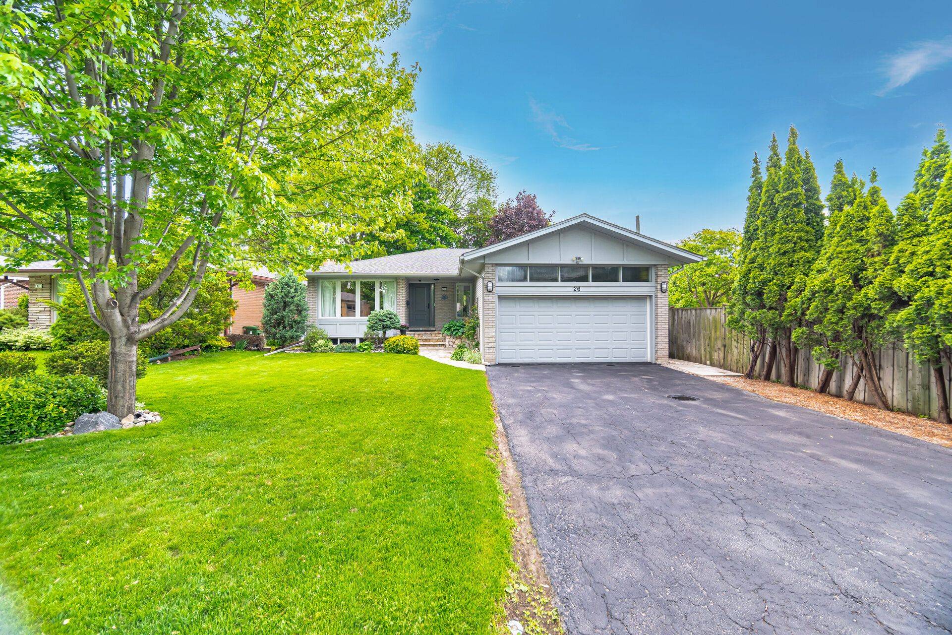Toronto W08, ON M9B 2H3,26 Alanmeade CRES