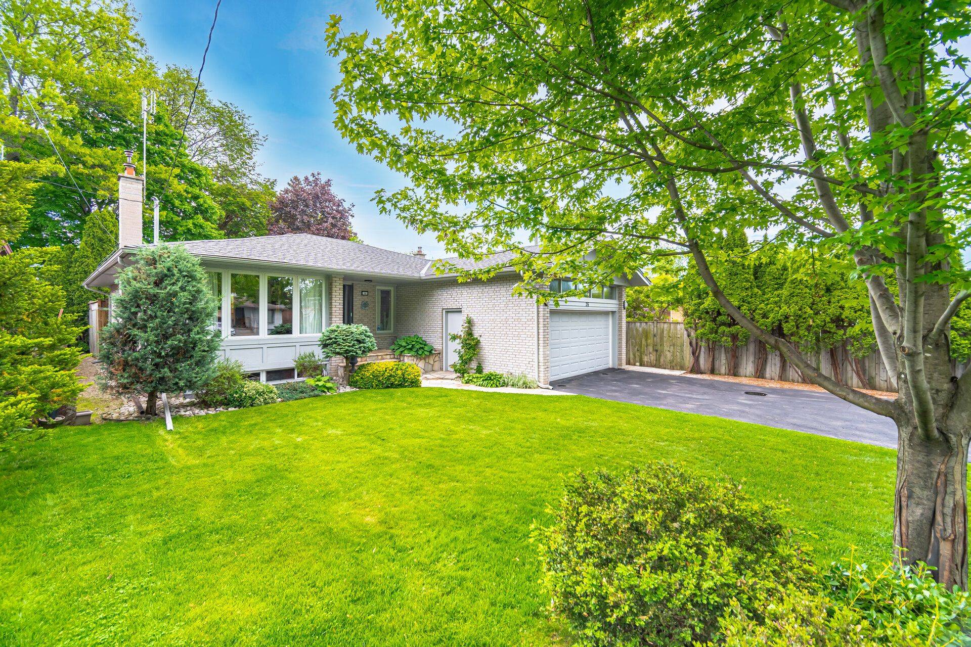 Toronto W08, ON M9B 2H3,26 Alanmeade CRES