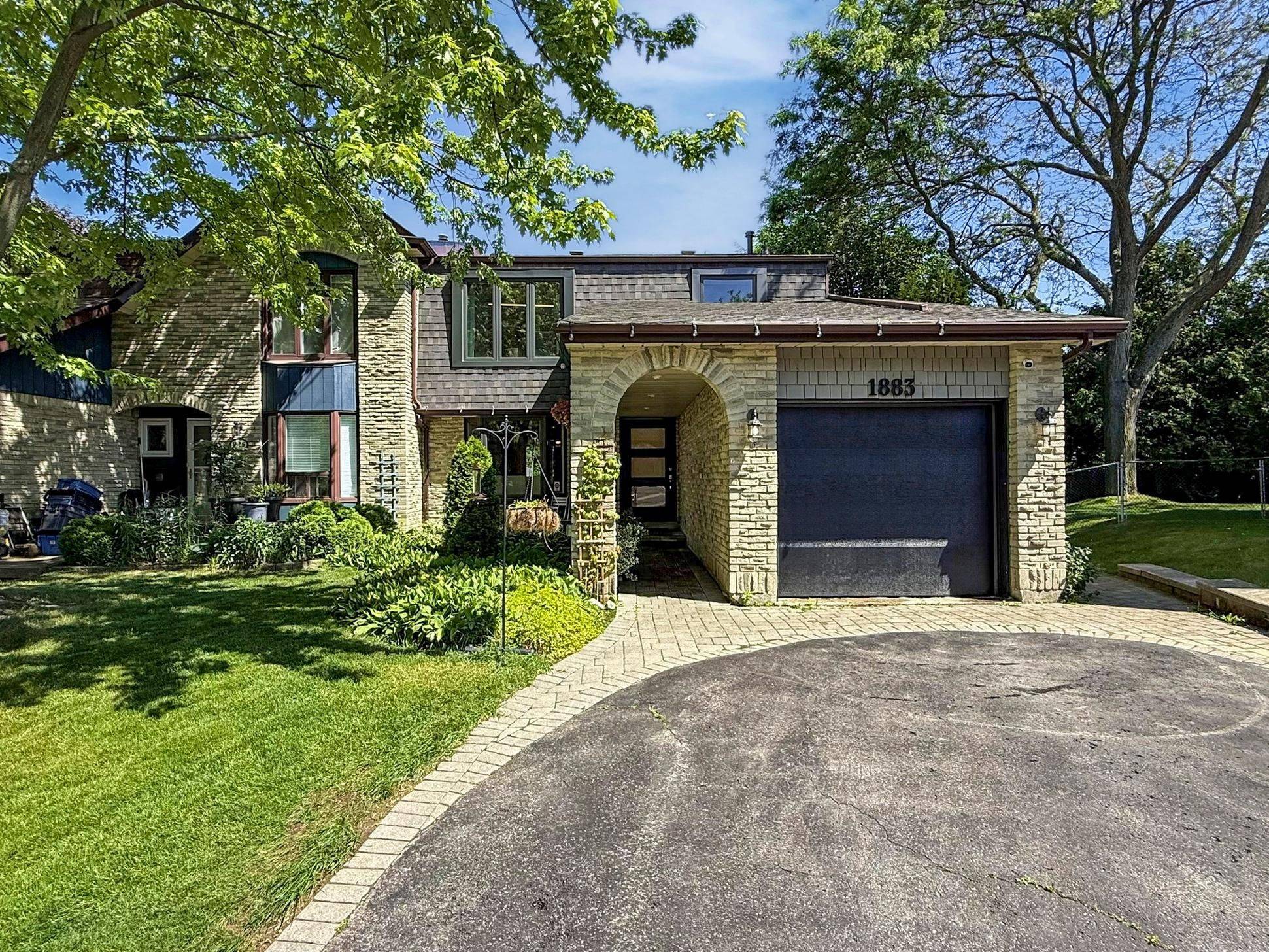 Pickering, ON L1V 3J5,1883 Una RD