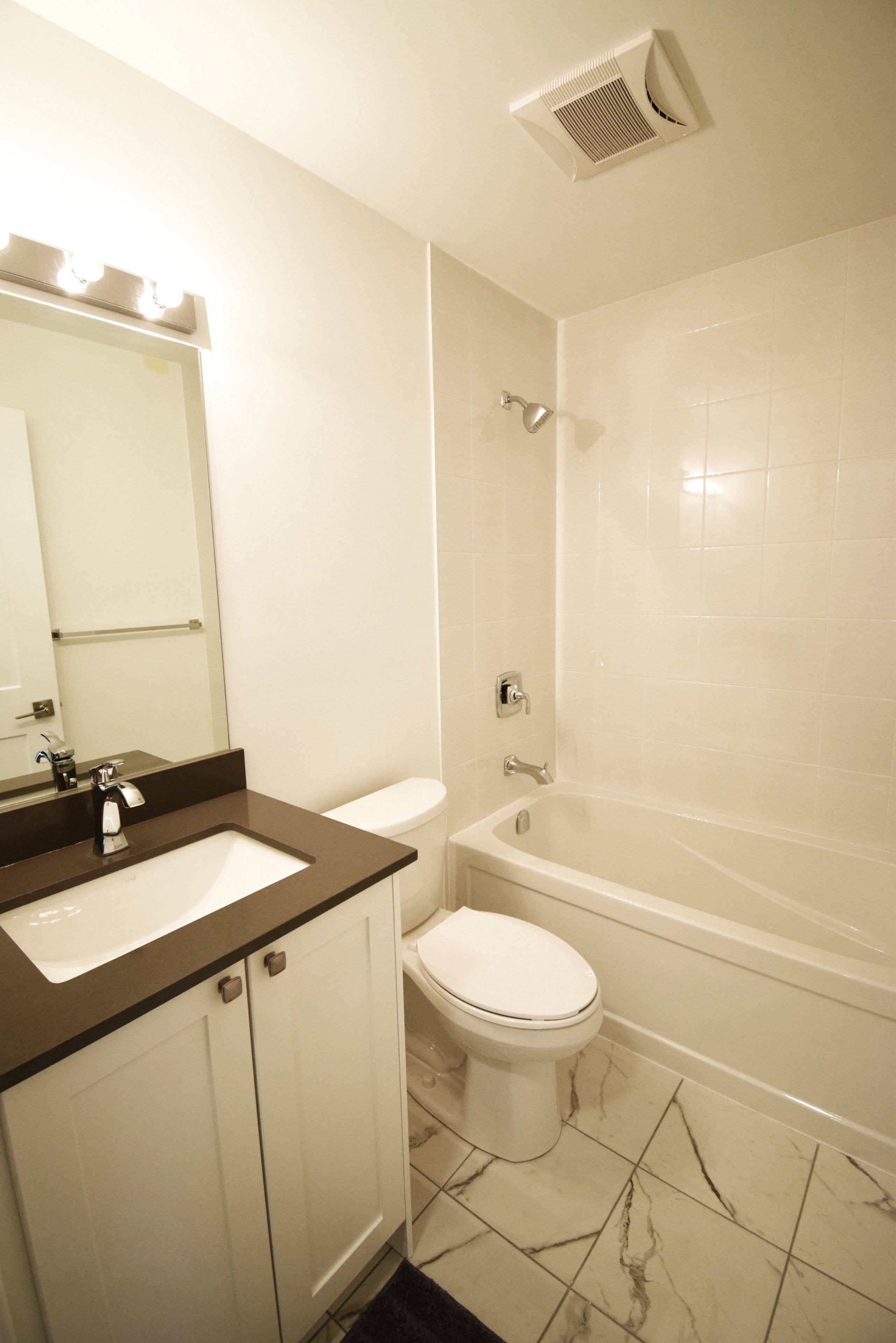 Clarington, ON L1B 0V9,50 Lakebreeze DR #225