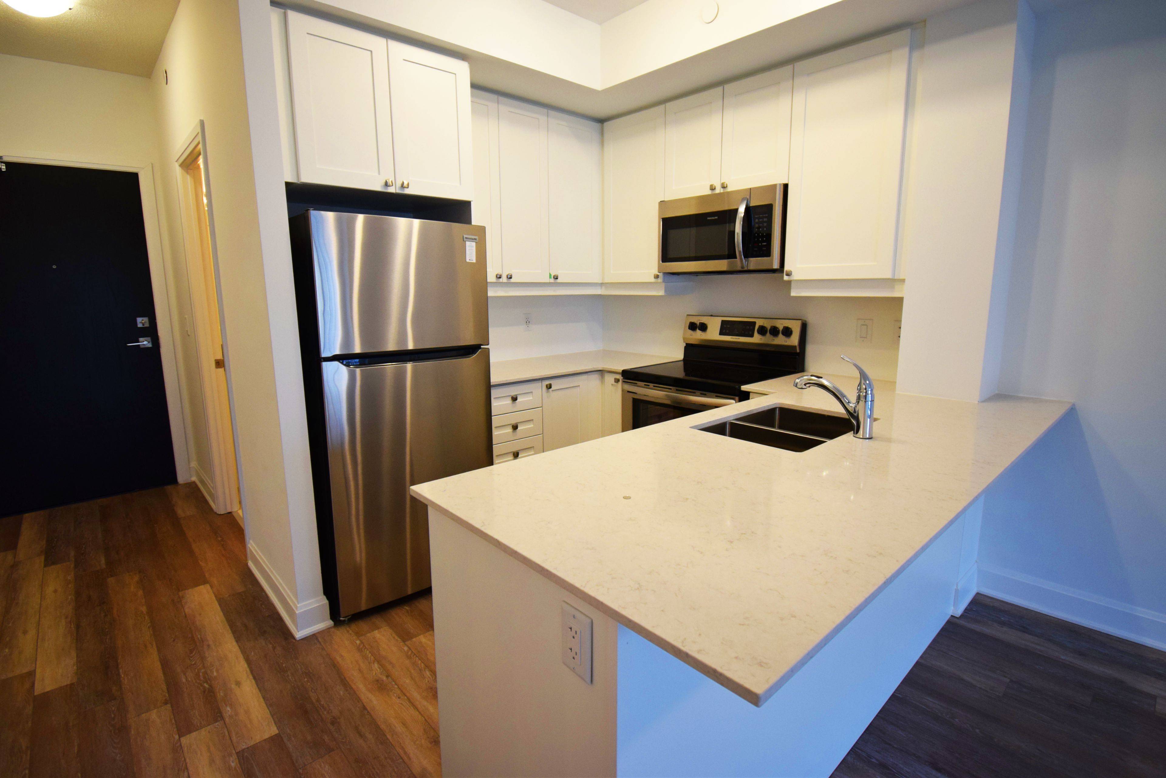 Clarington, ON L1B 0V9,50 Lakebreeze DR #225