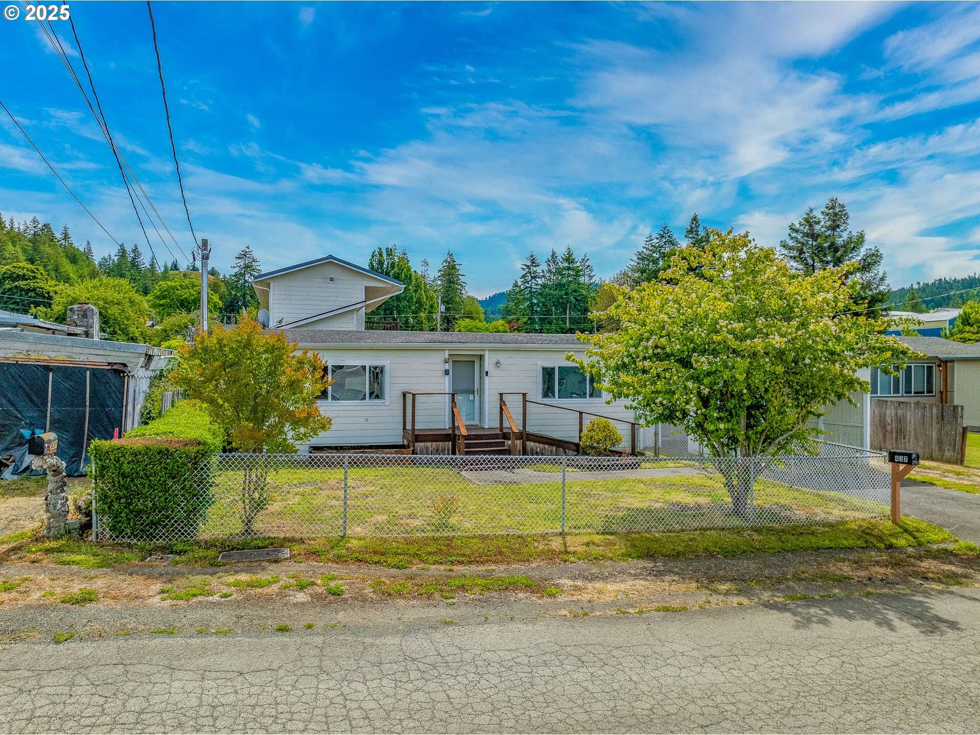 Myrtle Point, OR 97458,437 23RD ST
