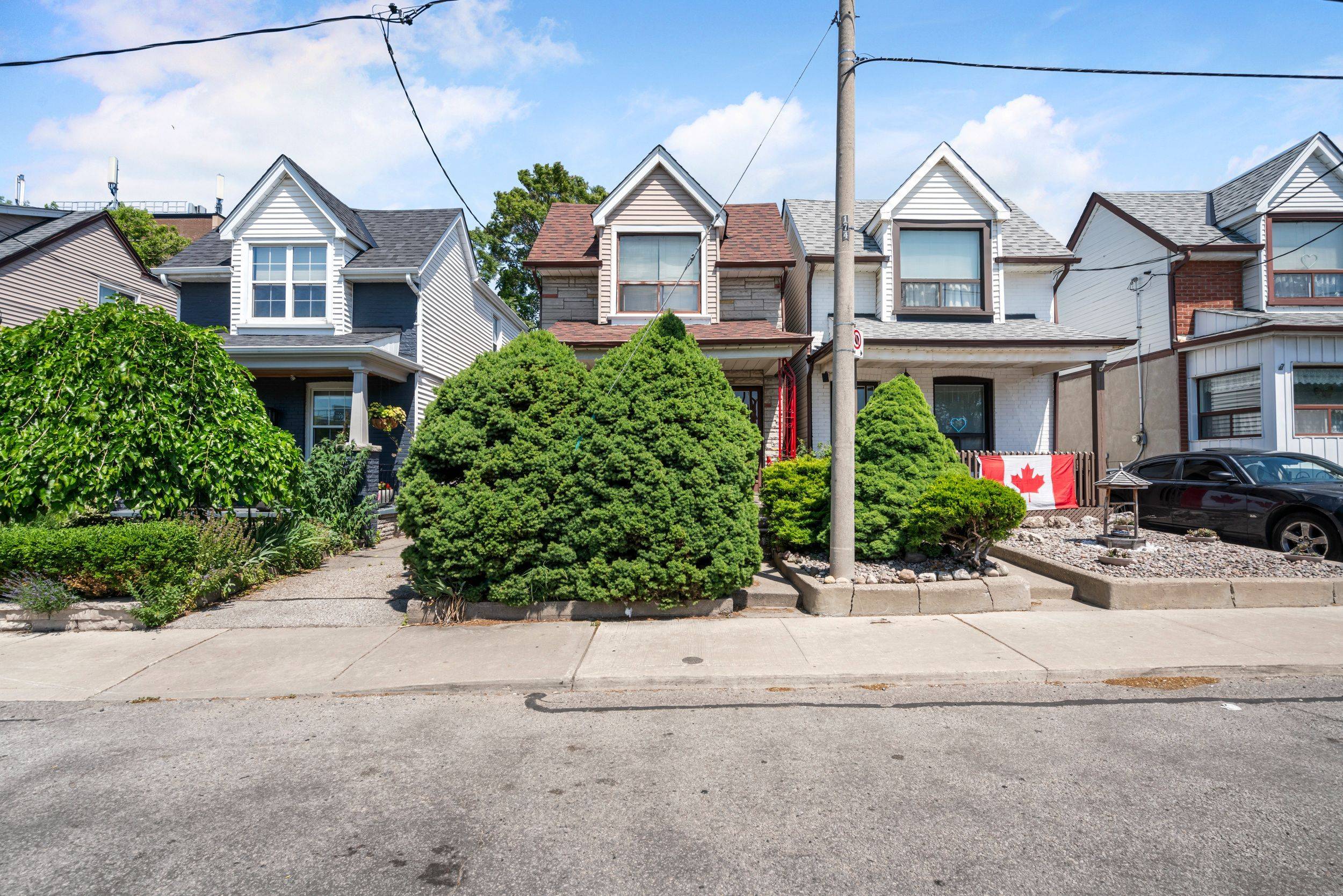 Toronto E03, ON M4C 1P2,672 Strathmore BLVD