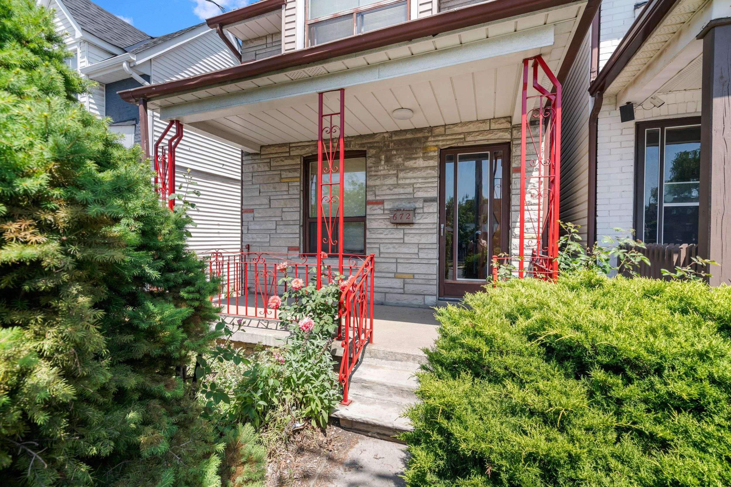Toronto E03, ON M4C 1P2,672 Strathmore BLVD
