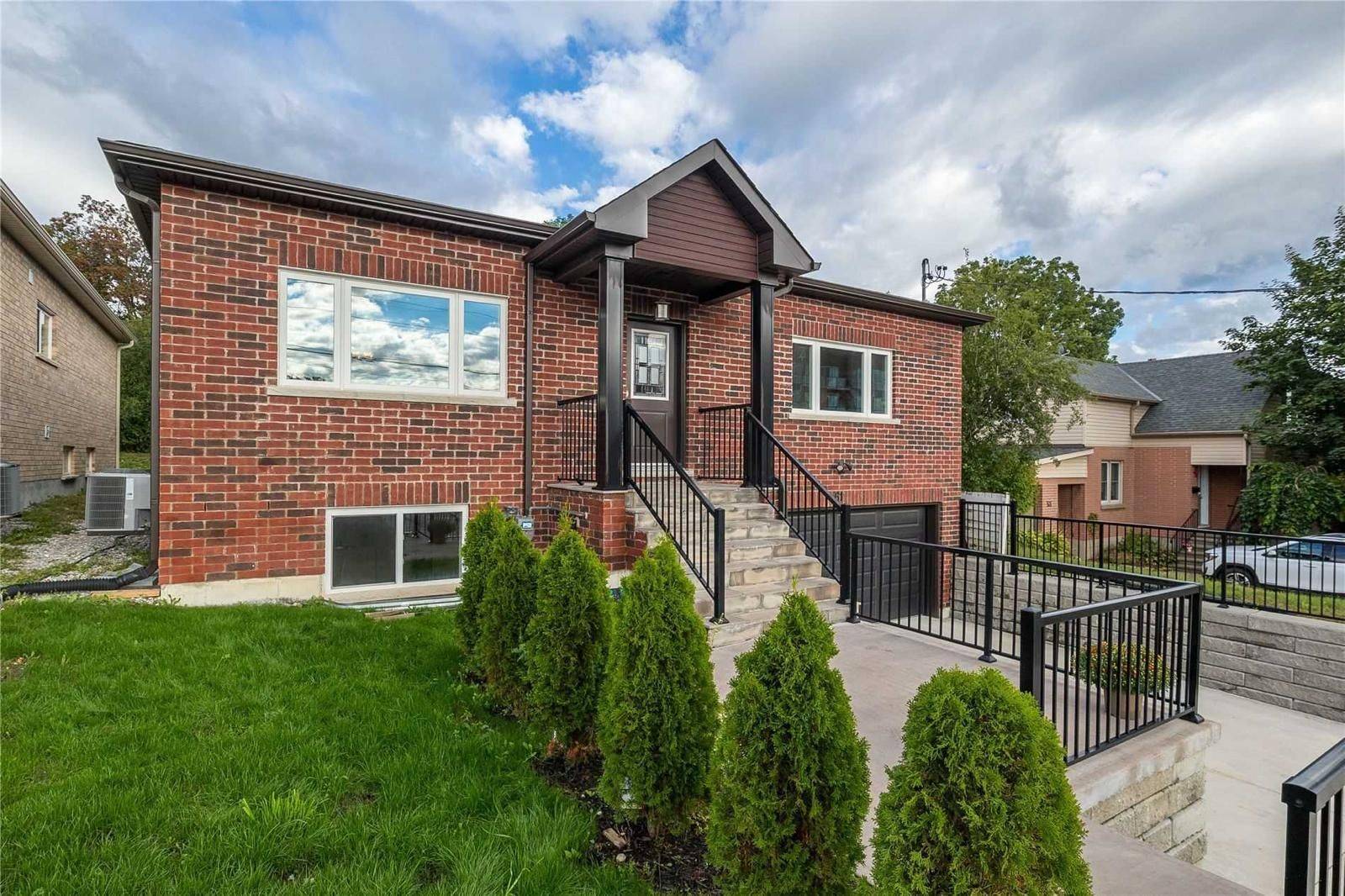 Oshawa, ON L1J 5M4,61 Stevenson RD N #Lower
