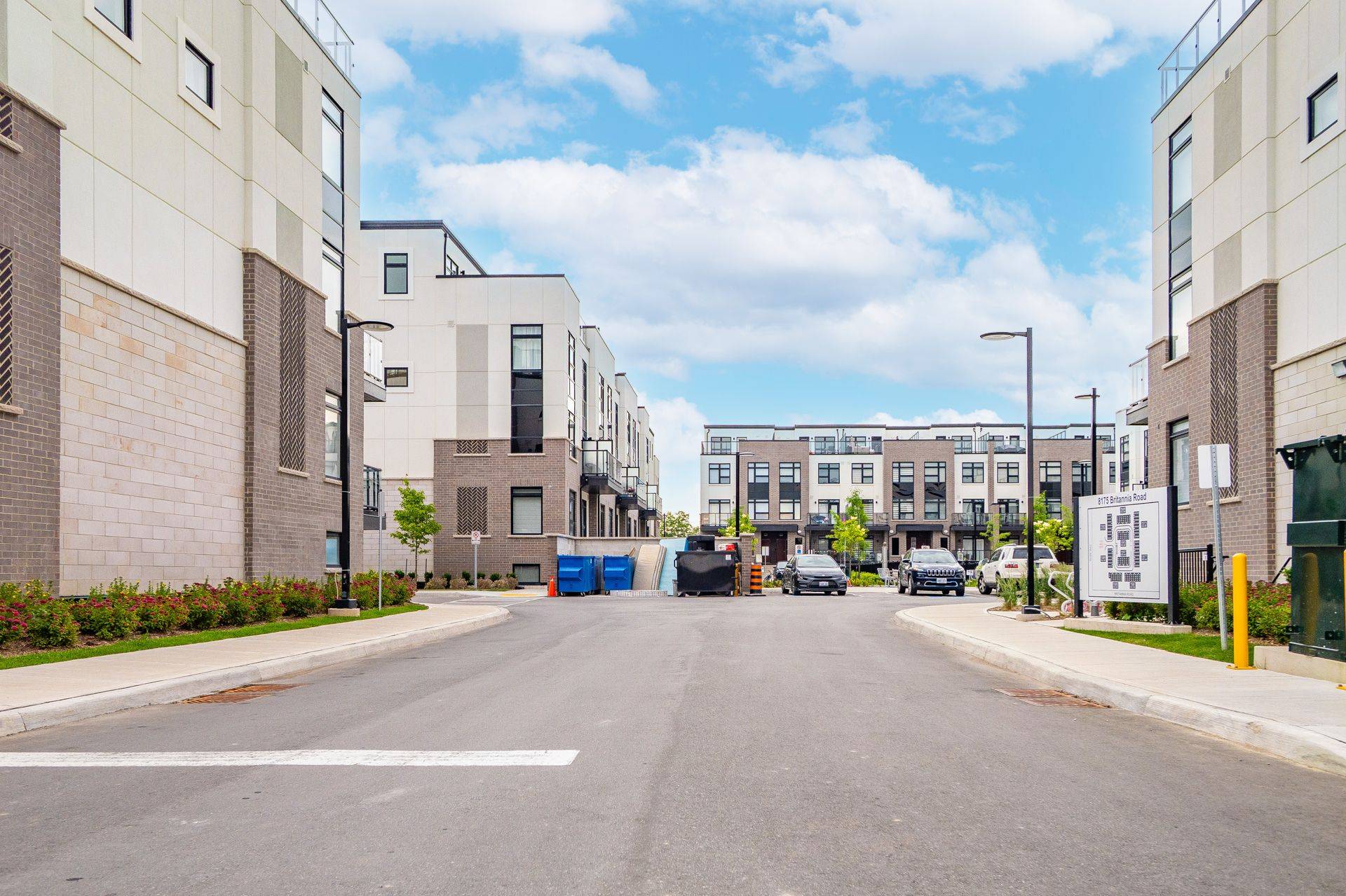 Milton, ON L9T 7E7,1585 Rose WAY S #122