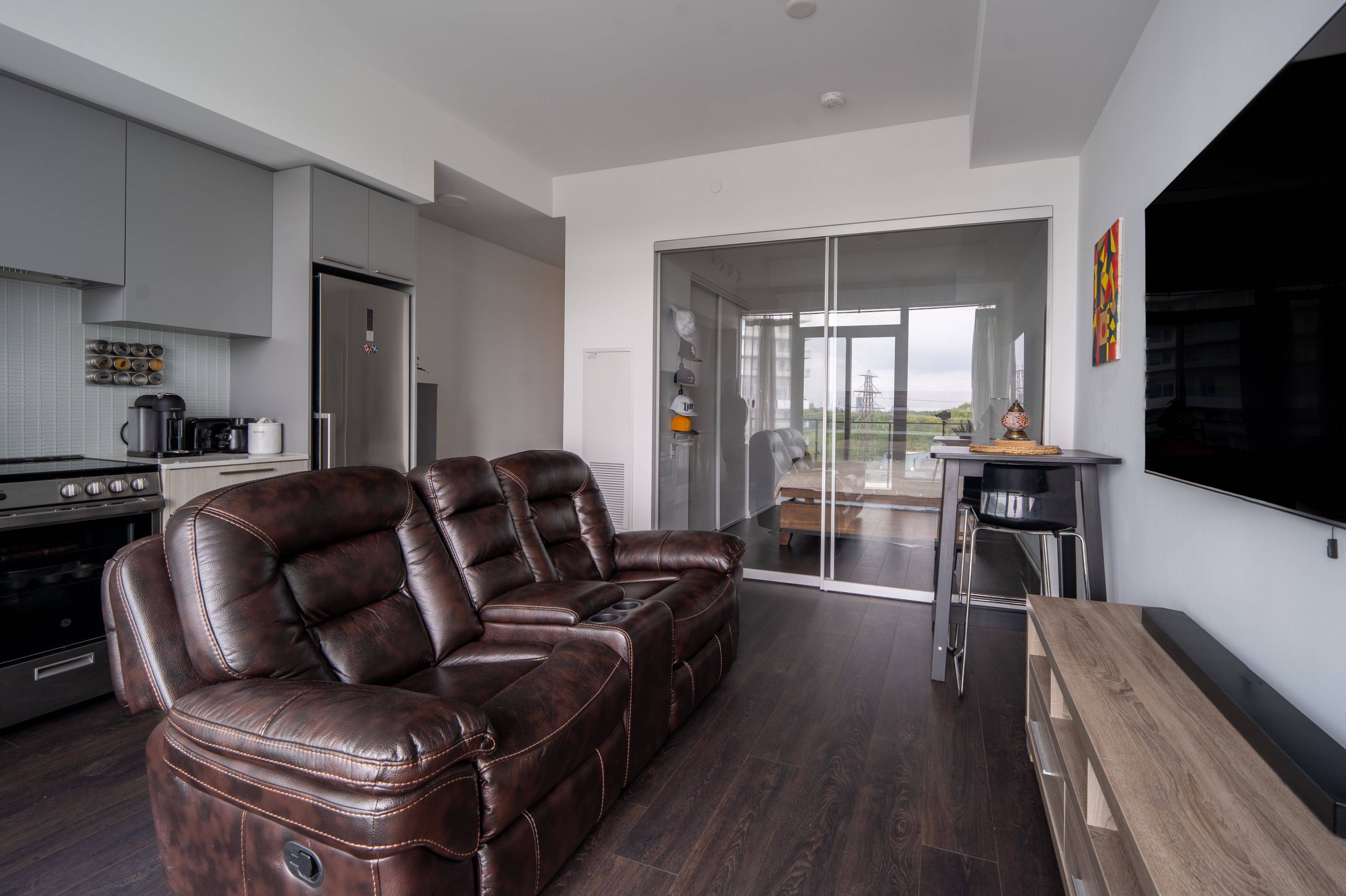 Toronto W08, ON M8X 0B2,4208 Dundas ST W #615