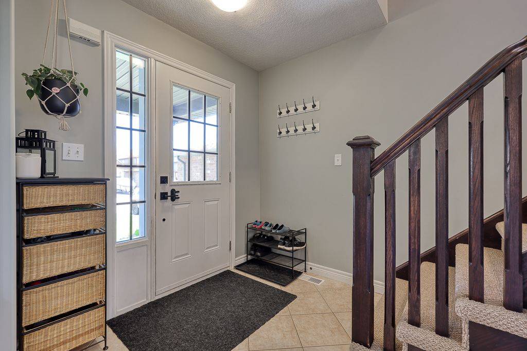 Woodstock, ON N4V 0A8,867 Frontenac CRES