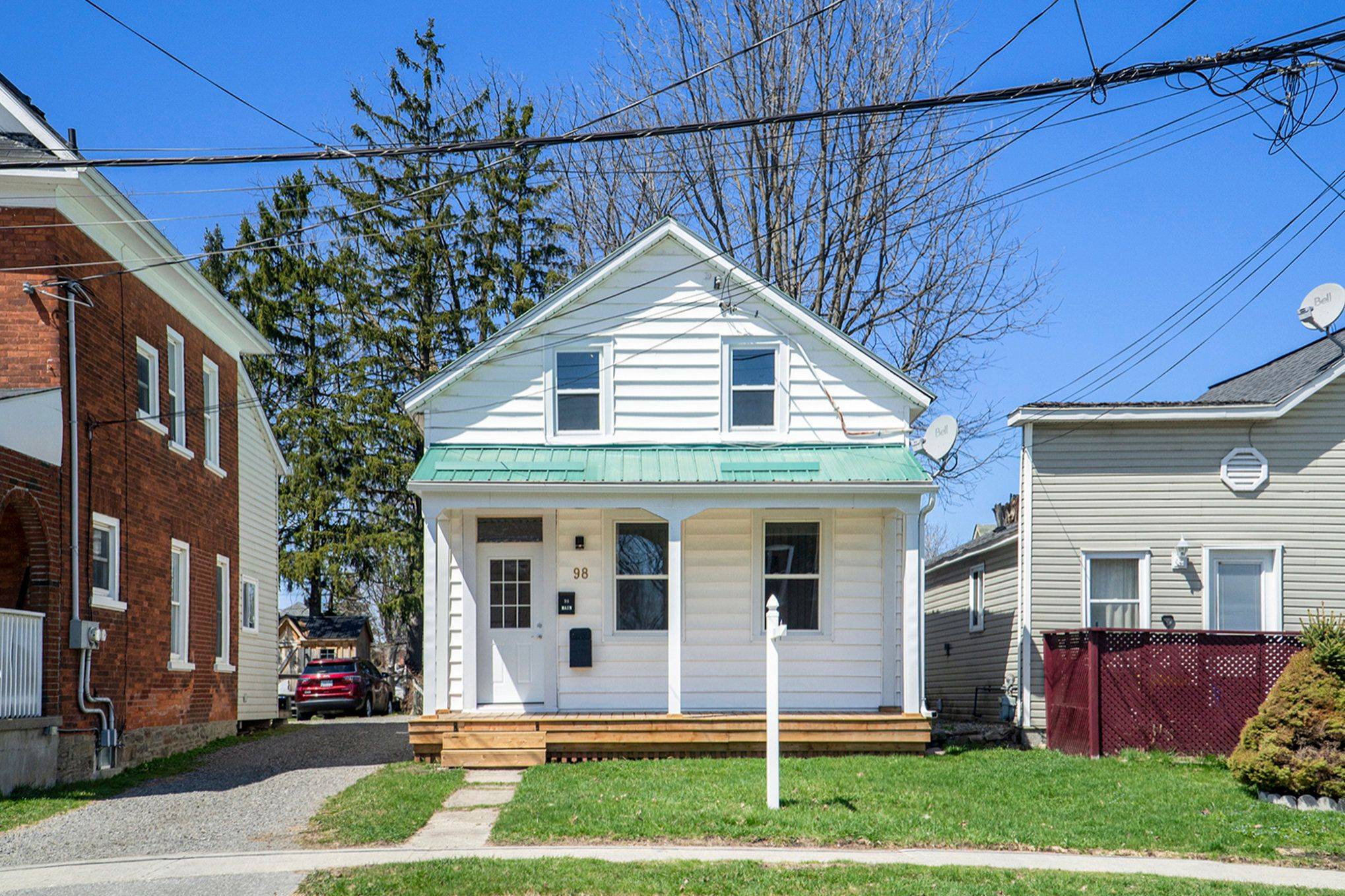 Smiths Falls, ON K7A 1A9,98 Main ST E