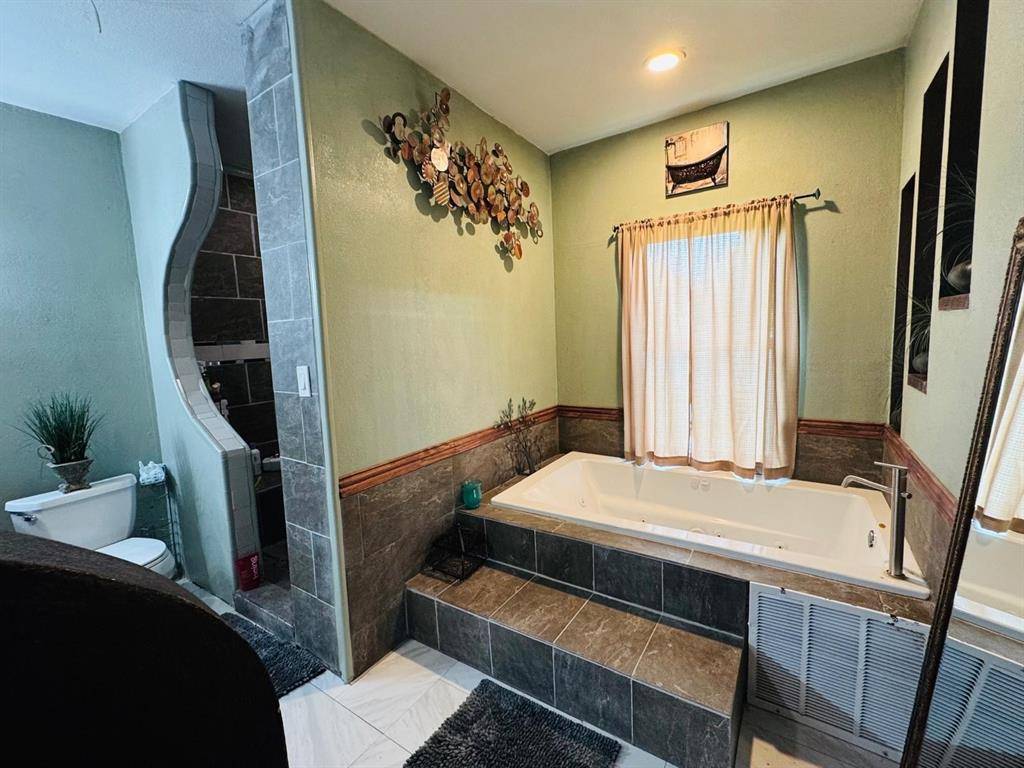 Quinlan, TX 75474,640 Countess Road