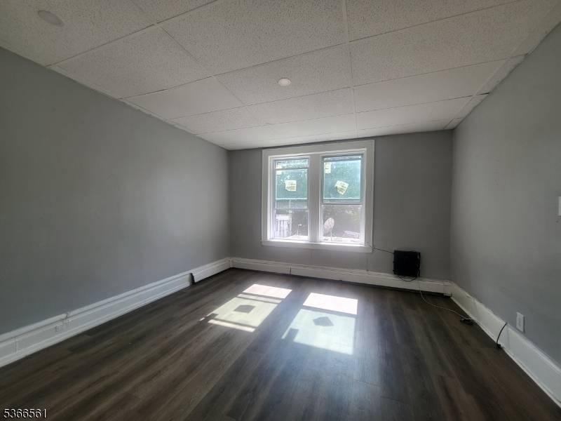 Montclair Twp., NJ 07042,1 Cedar Ave #3