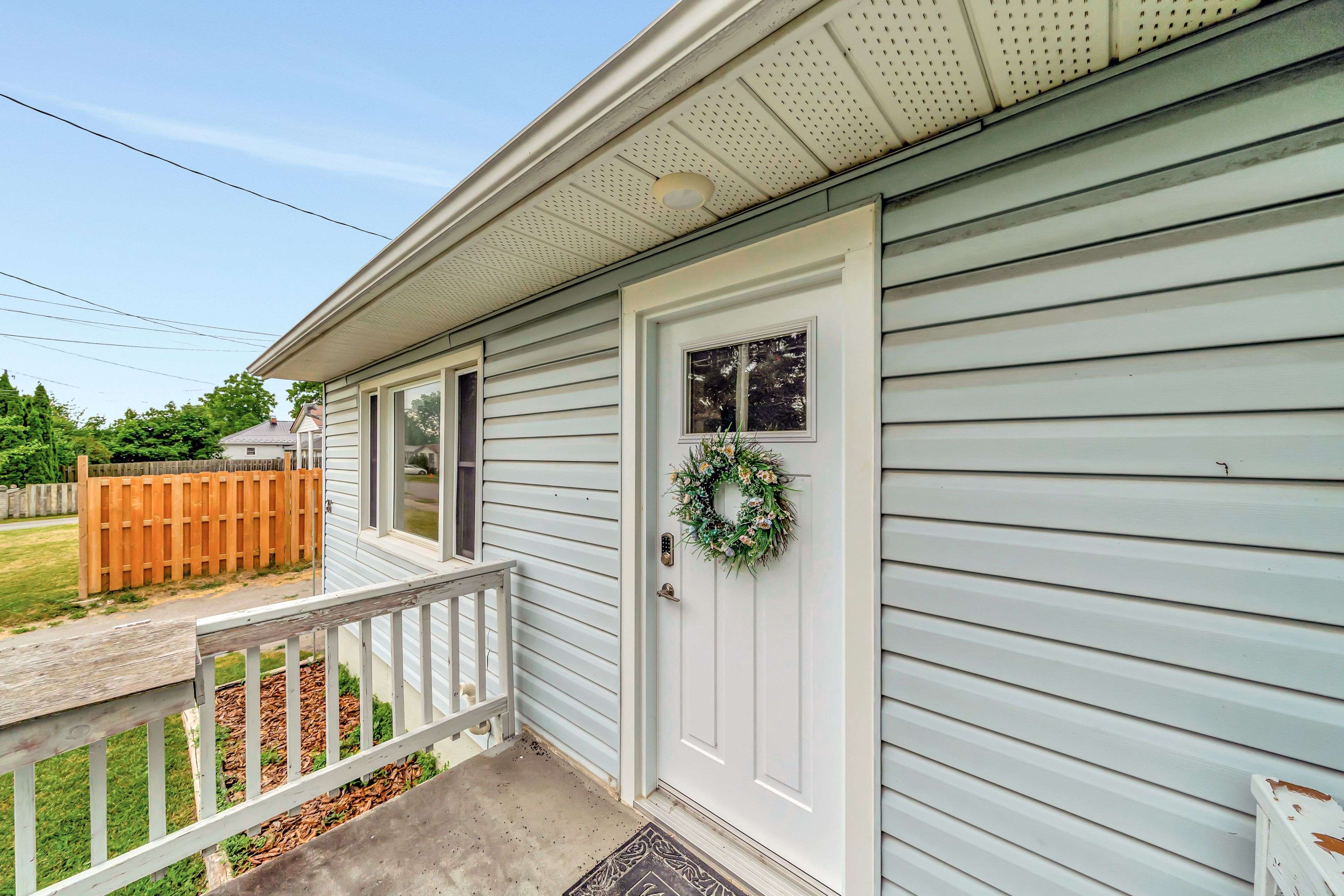 Quinte West, ON K8V 2B1,36 Alfred ST
