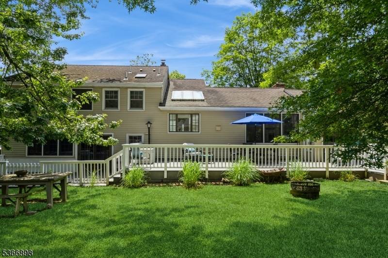 Livingston Twp., NJ 07039,13 Birchwood Dr