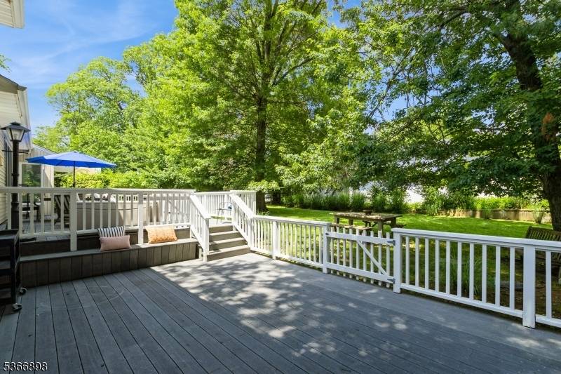 Livingston Twp., NJ 07039,13 Birchwood Dr