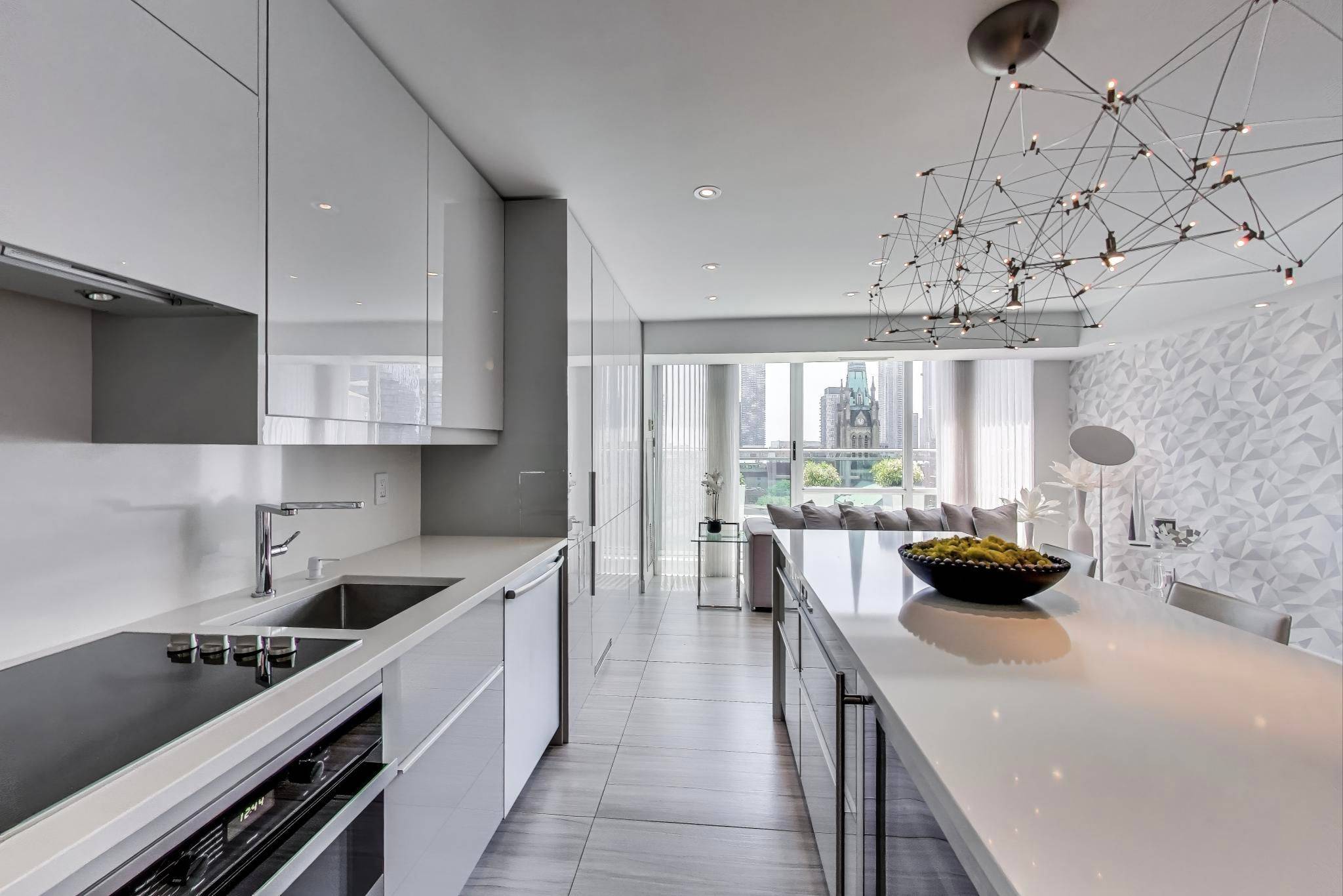 Toronto C08, ON M5C 3E1,77 Lombard ST #PH3