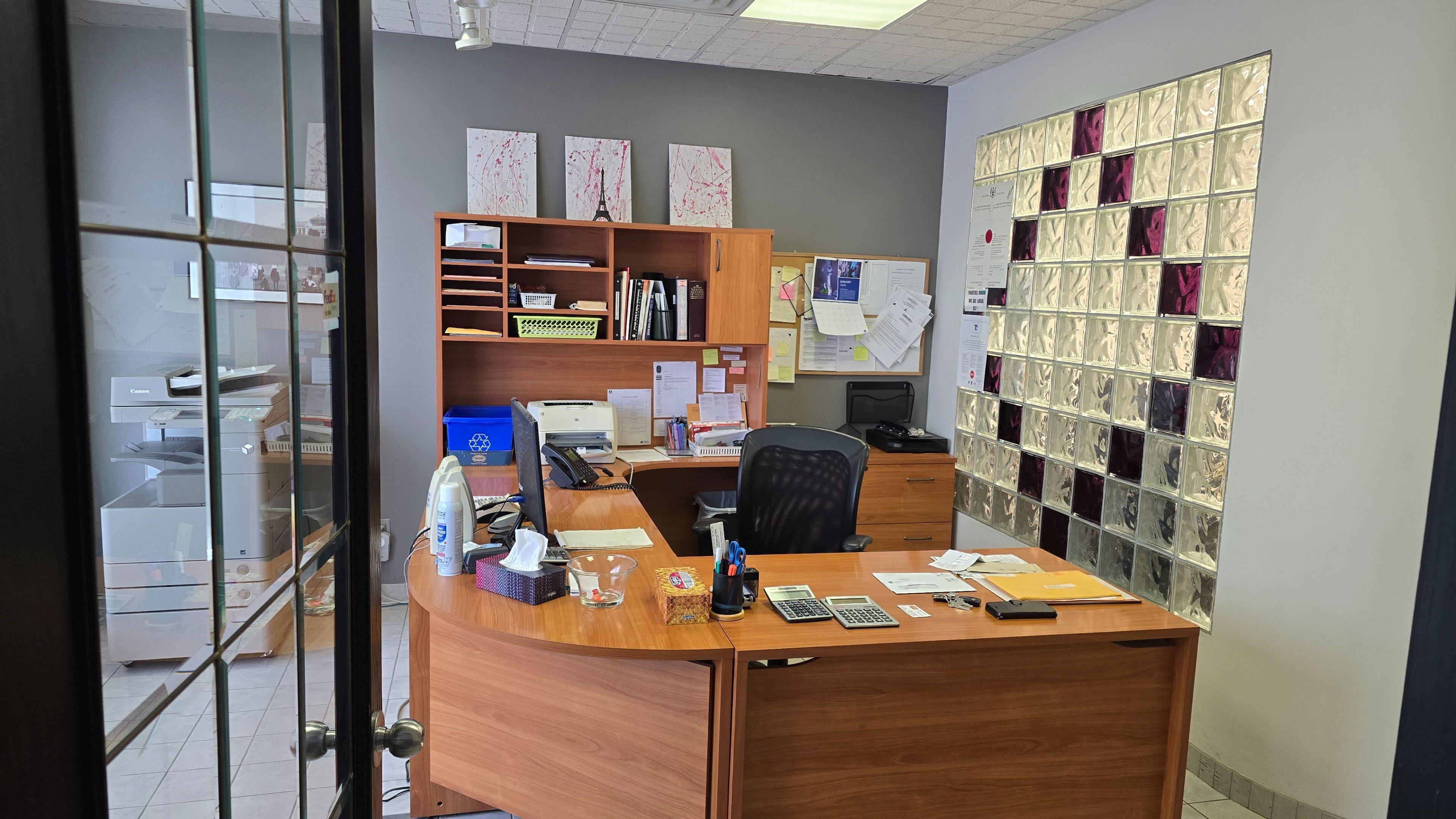 Vaughan, ON L4K 3T8,665 Millway AVE #15